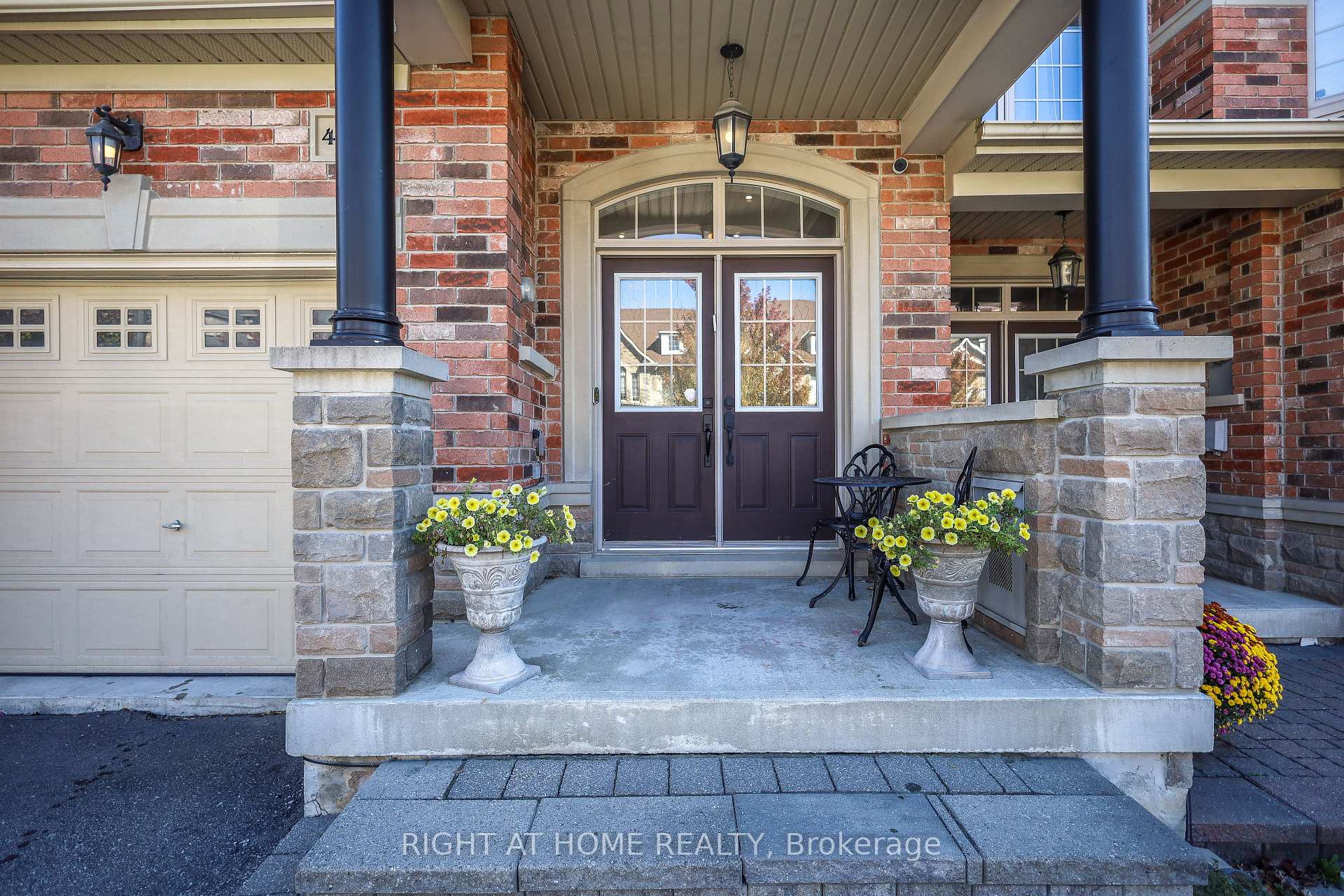 Photo 3 of 47 Millhouse Court, Vaughan, Patterson — HOMEH