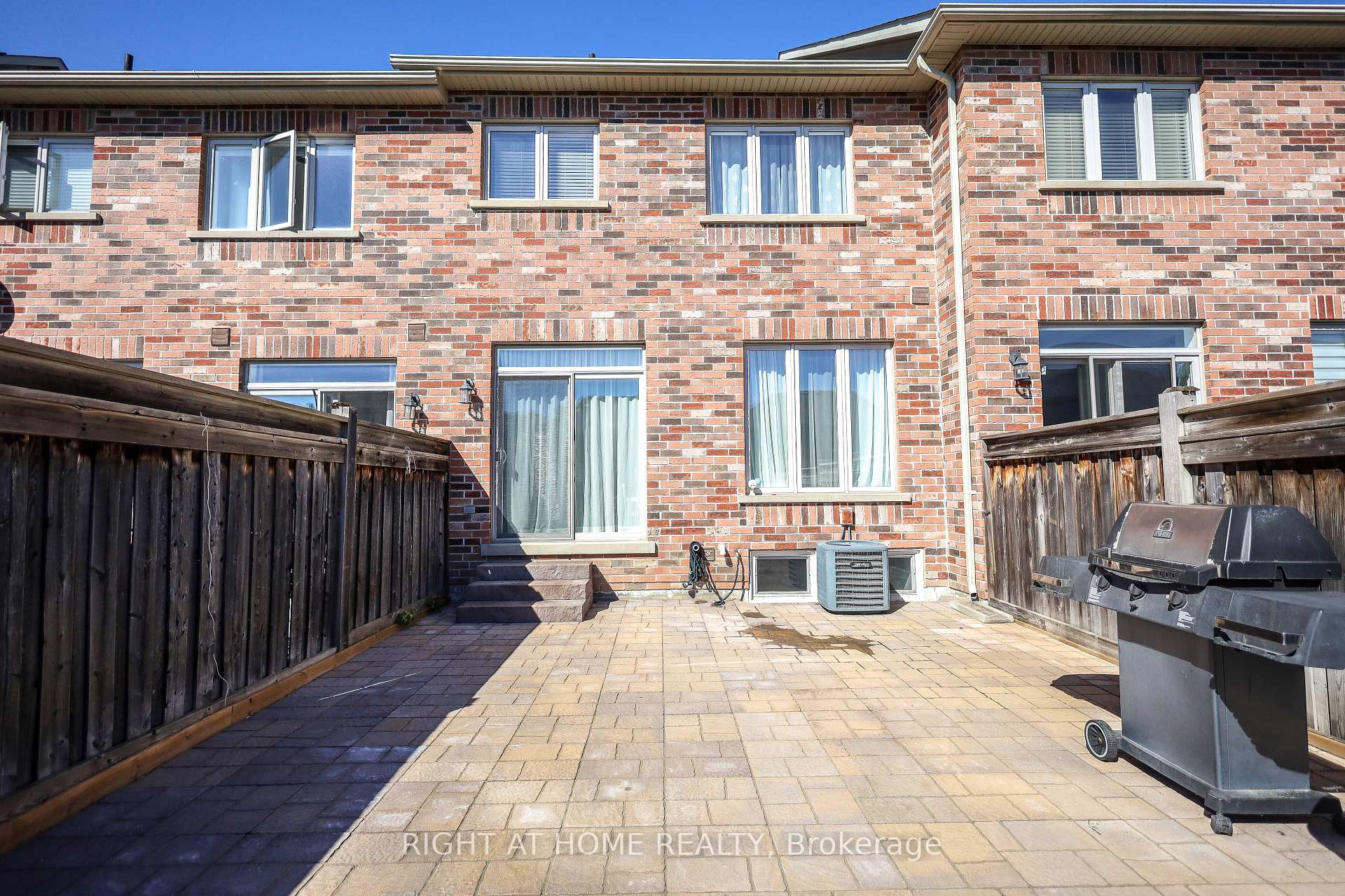 Photo 4 of 47 Millhouse Court, Vaughan, Patterson — HOMEH