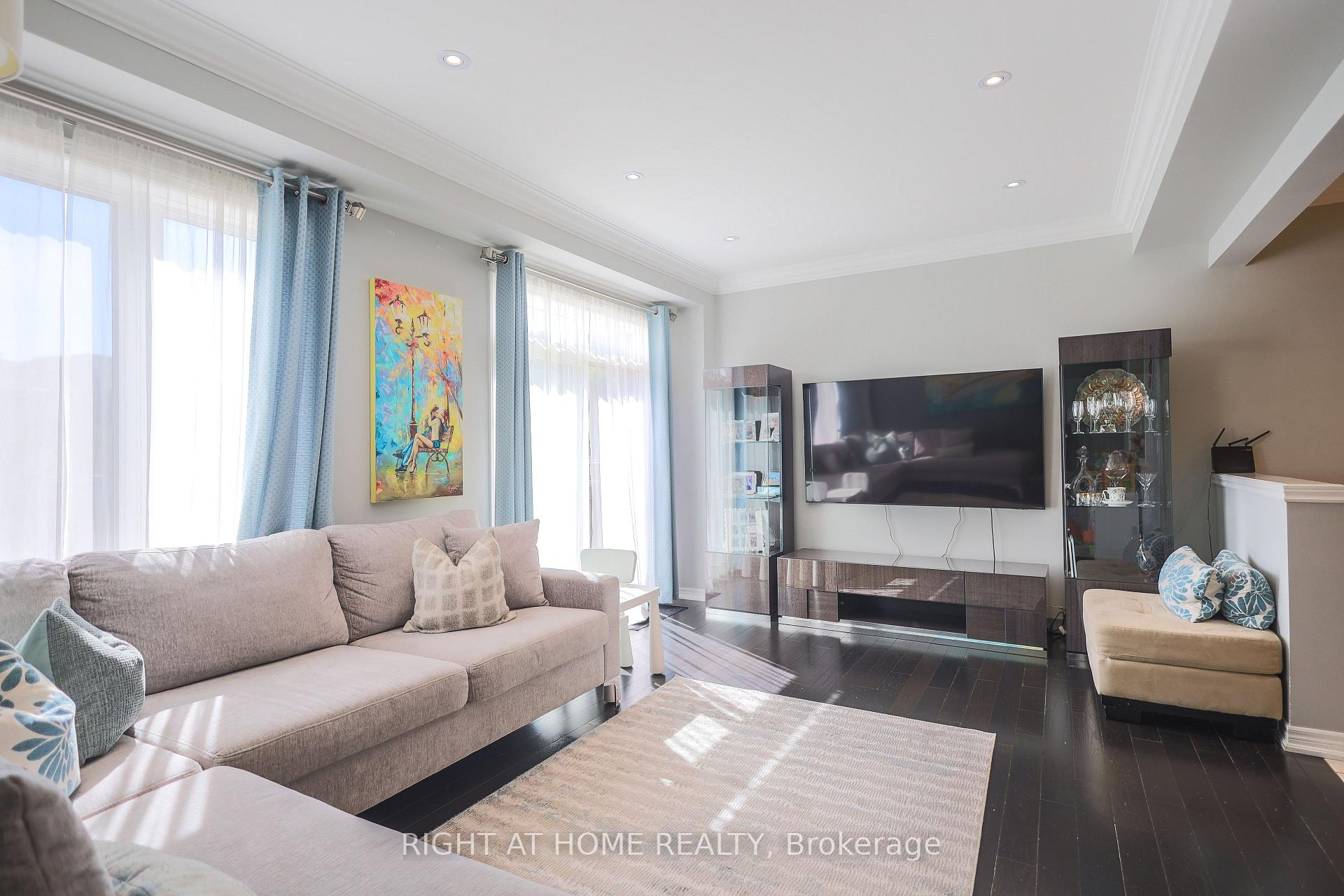 Photo 13 of 47 Millhouse Court, Vaughan, Patterson — HOMEH