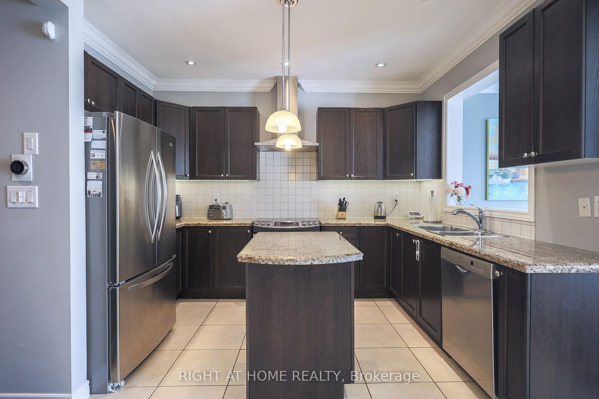Photo 17 of 47 Millhouse Court, Vaughan, Patterson — HOMEH