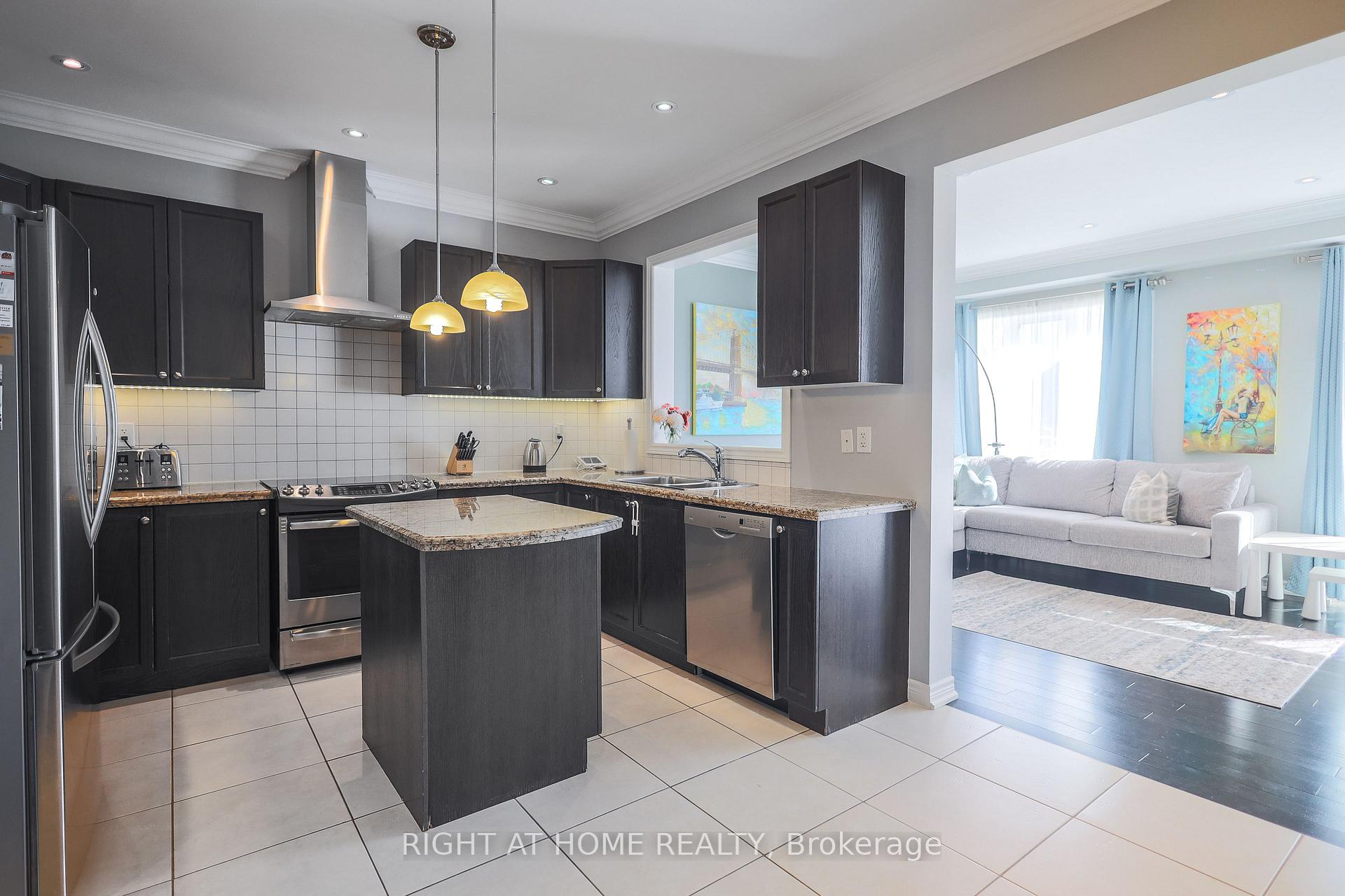 Photo 18 of 47 Millhouse Court, Vaughan, Patterson — HOMEH