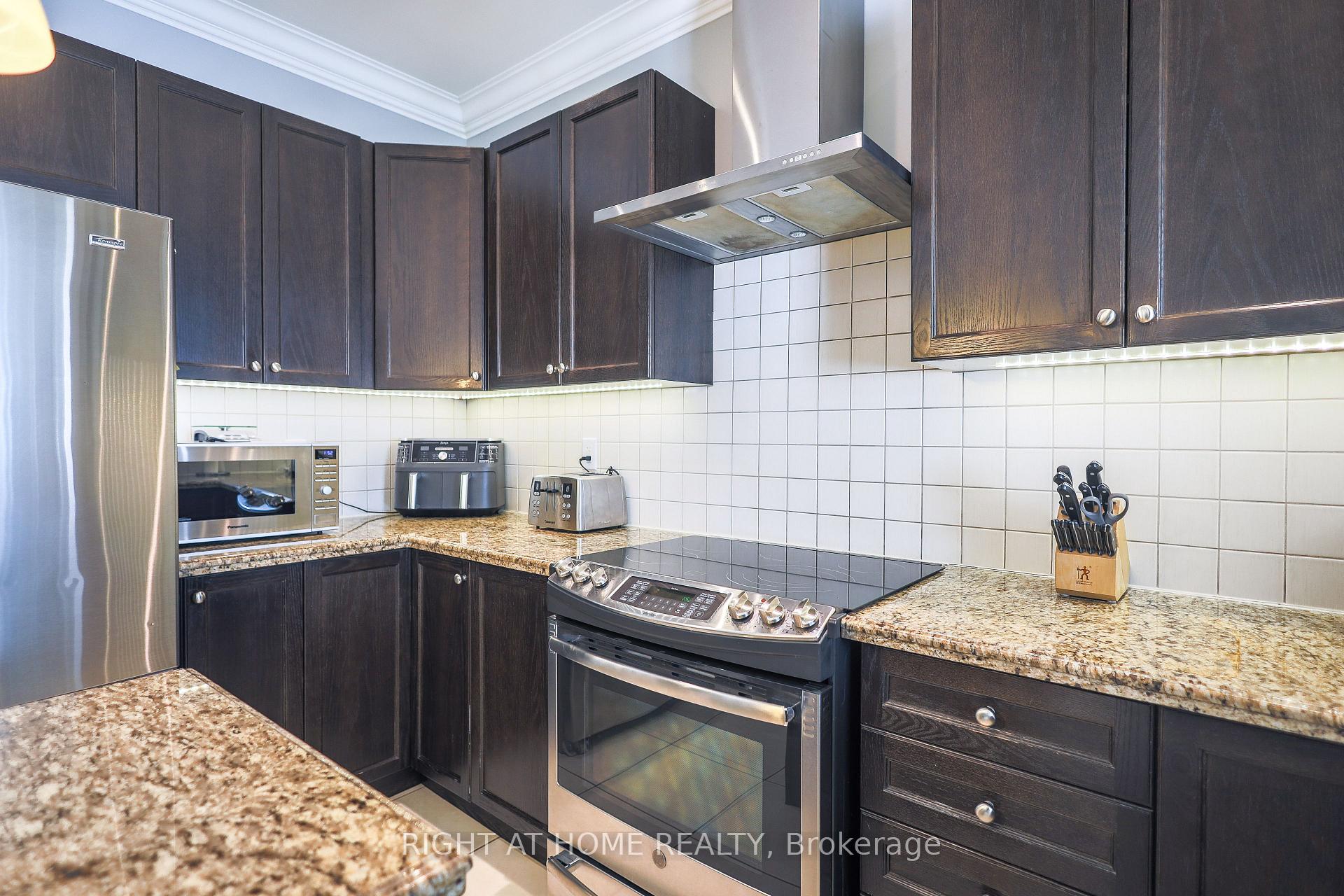 Photo 19 of 47 Millhouse Court, Vaughan, Patterson — HOMEH