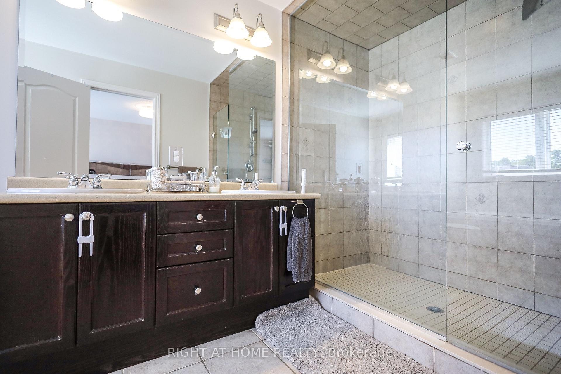 Photo 32 of 47 Millhouse Court, Vaughan, Patterson — HOMEH