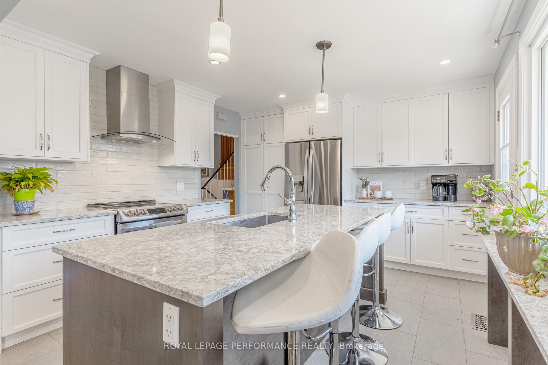 Photo 10 of 1874 Playfair Drive, Ottawa, Playfair Park — HOMEH