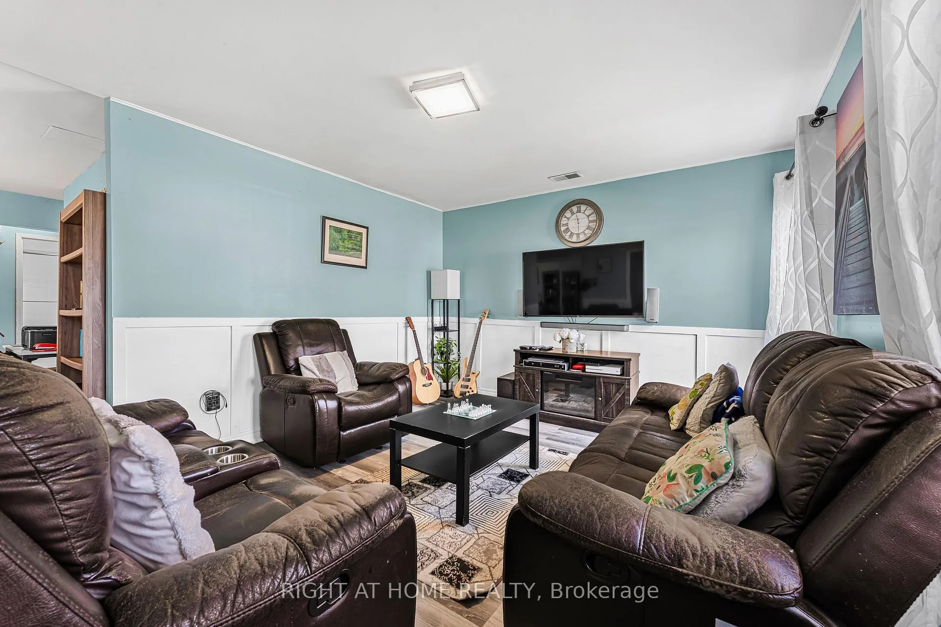 Photo 3 of 393 Victory Avenue, Welland, Lincoln/Crowland — HOMEH