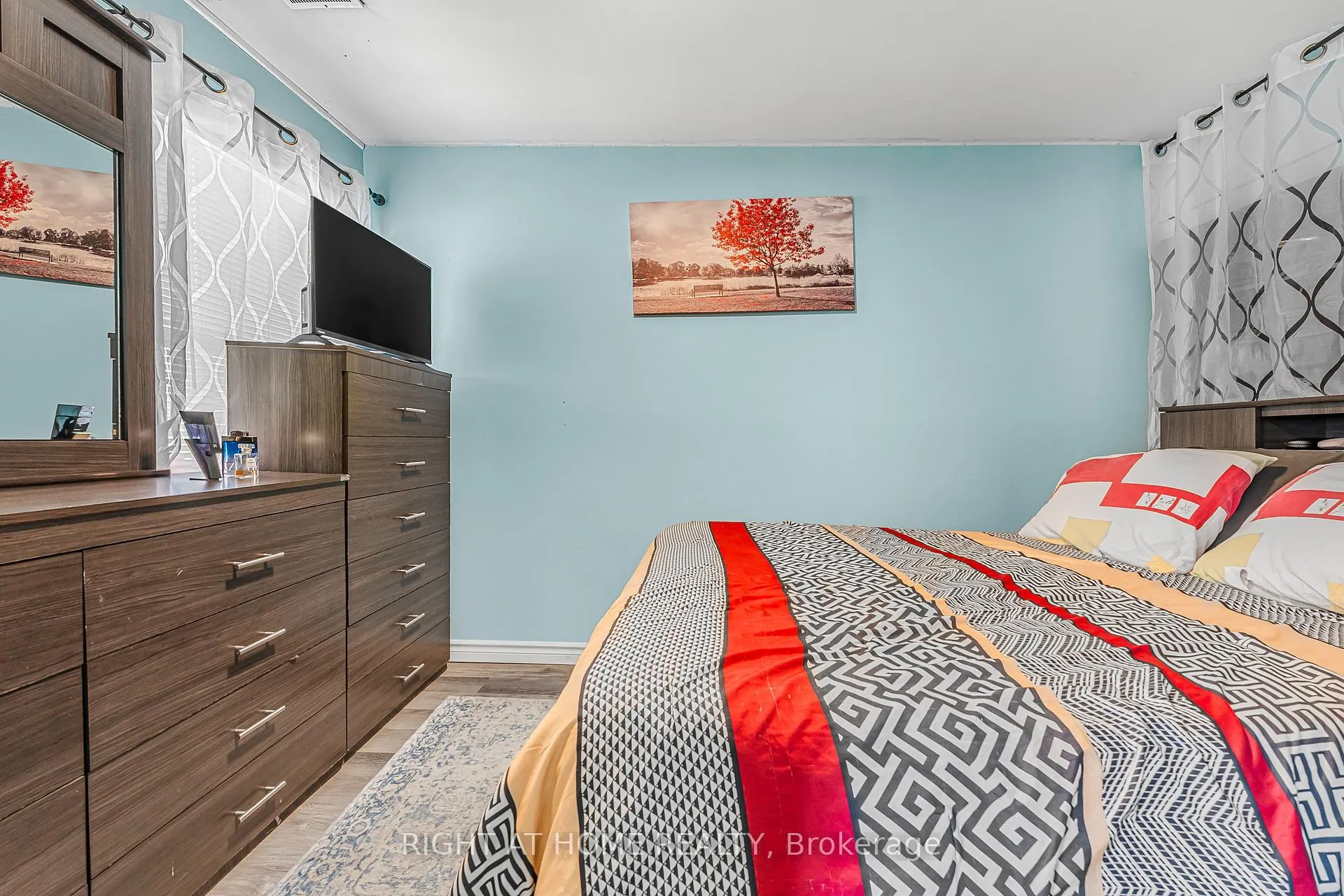Photo 7 of 393 Victory Avenue, Welland, Lincoln/Crowland — HOMEH