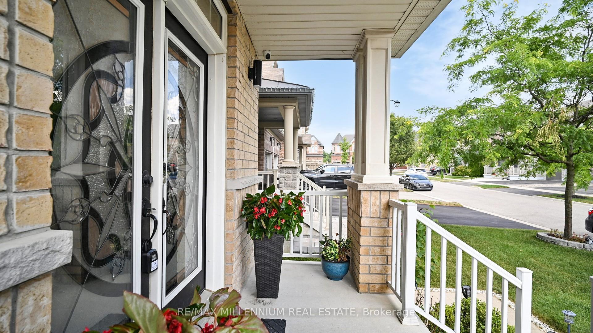 Photo 3 of 72 Cranbrook Crescent, Vaughan, Kleinburg — HOMEH