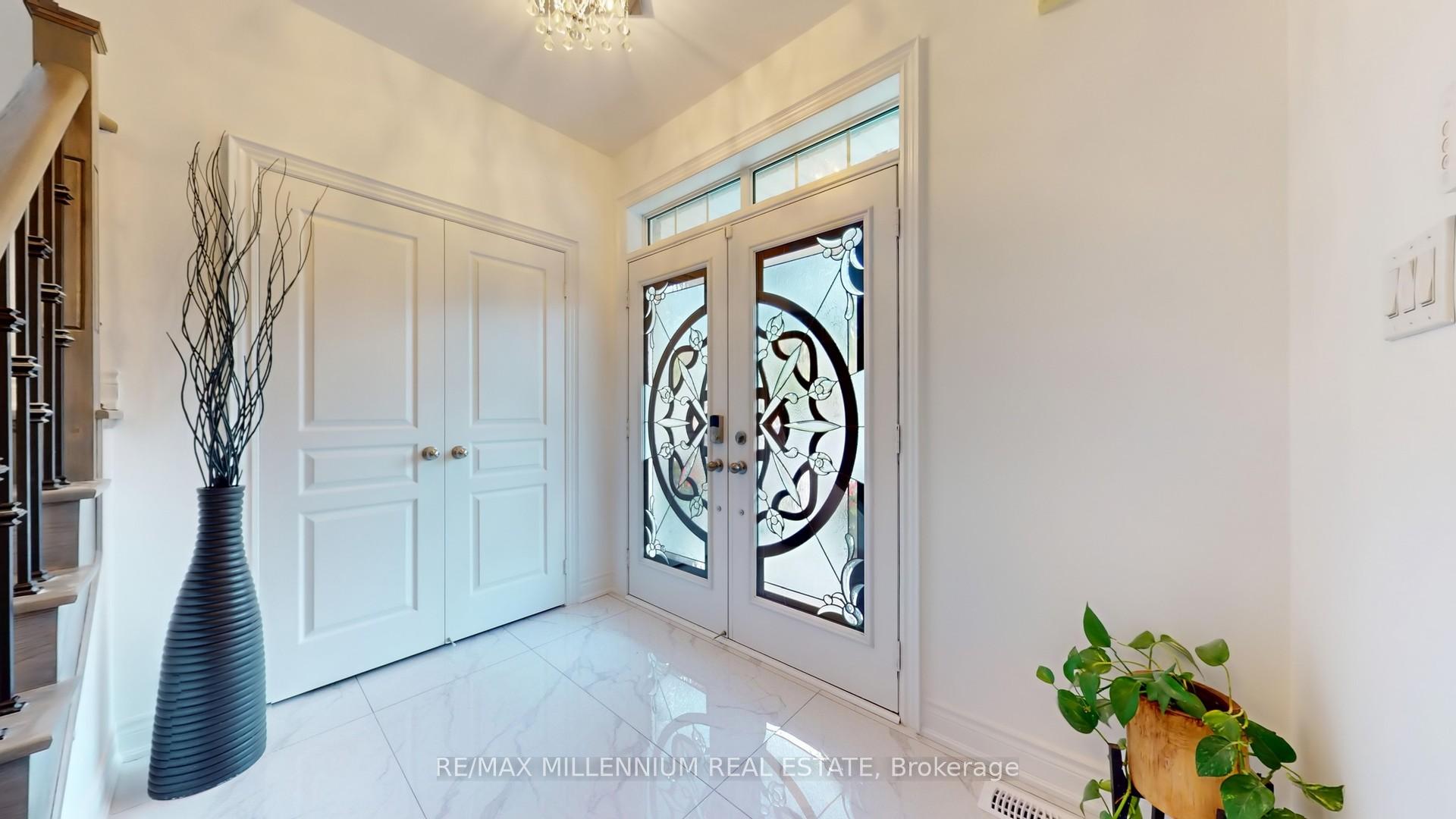 Photo 24 of 72 Cranbrook Crescent, Vaughan, Kleinburg — HOMEH