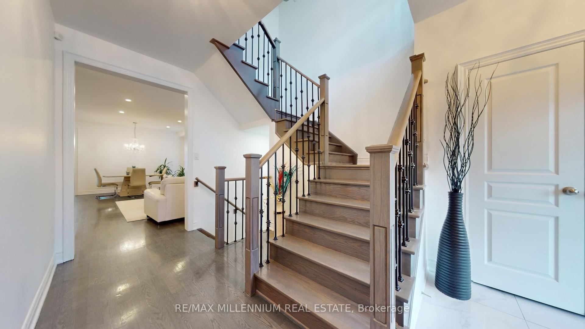 Photo 25 of 72 Cranbrook Crescent, Vaughan, Kleinburg — HOMEH