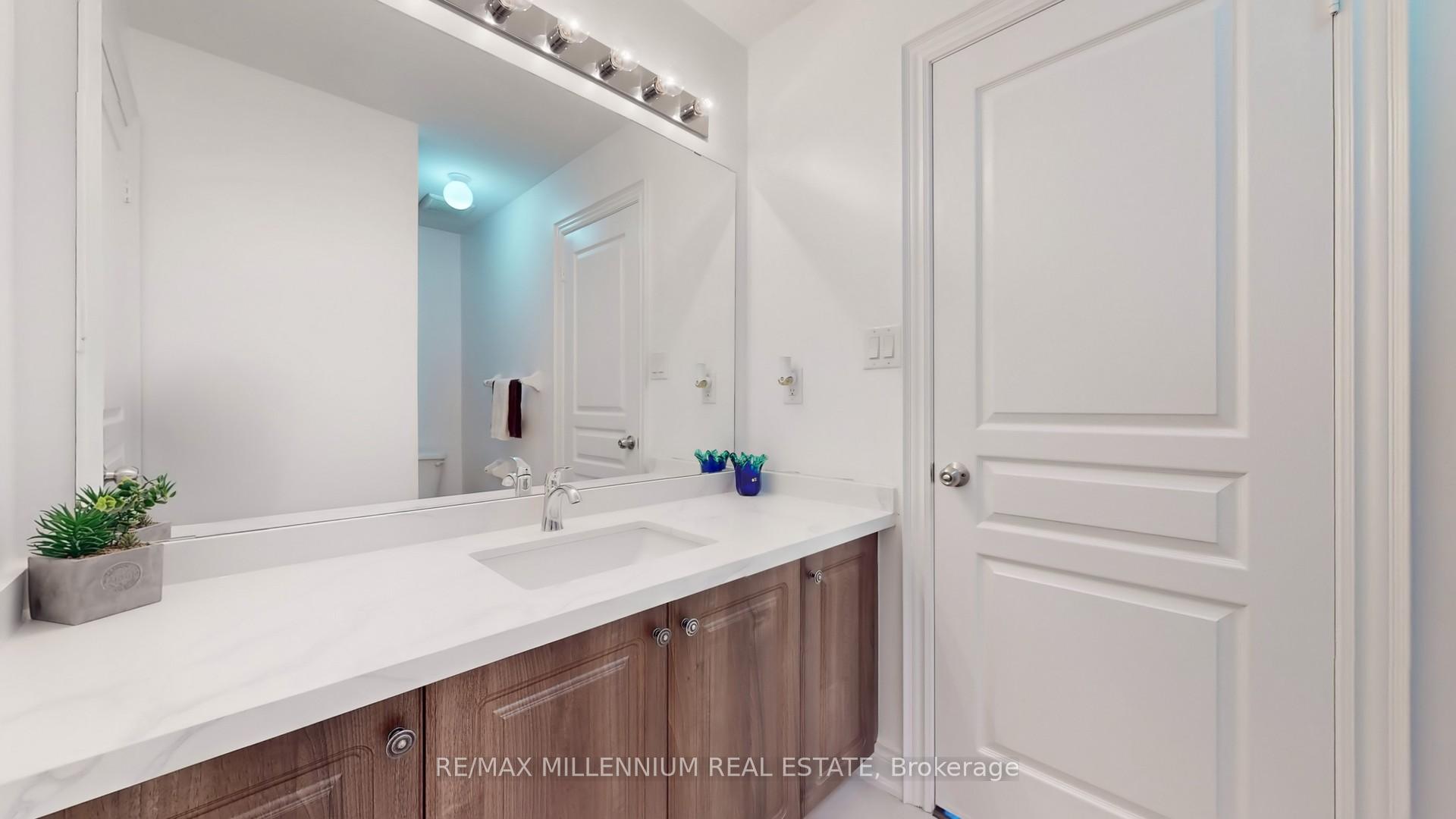 Photo 35 of 72 Cranbrook Crescent, Vaughan, Kleinburg — HOMEH
