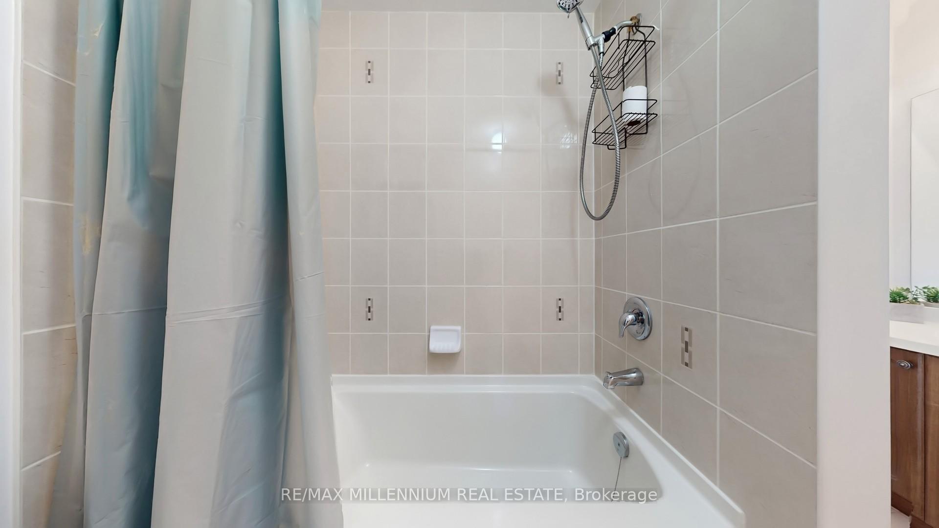 Photo 36 of 72 Cranbrook Crescent, Vaughan, Kleinburg — HOMEH