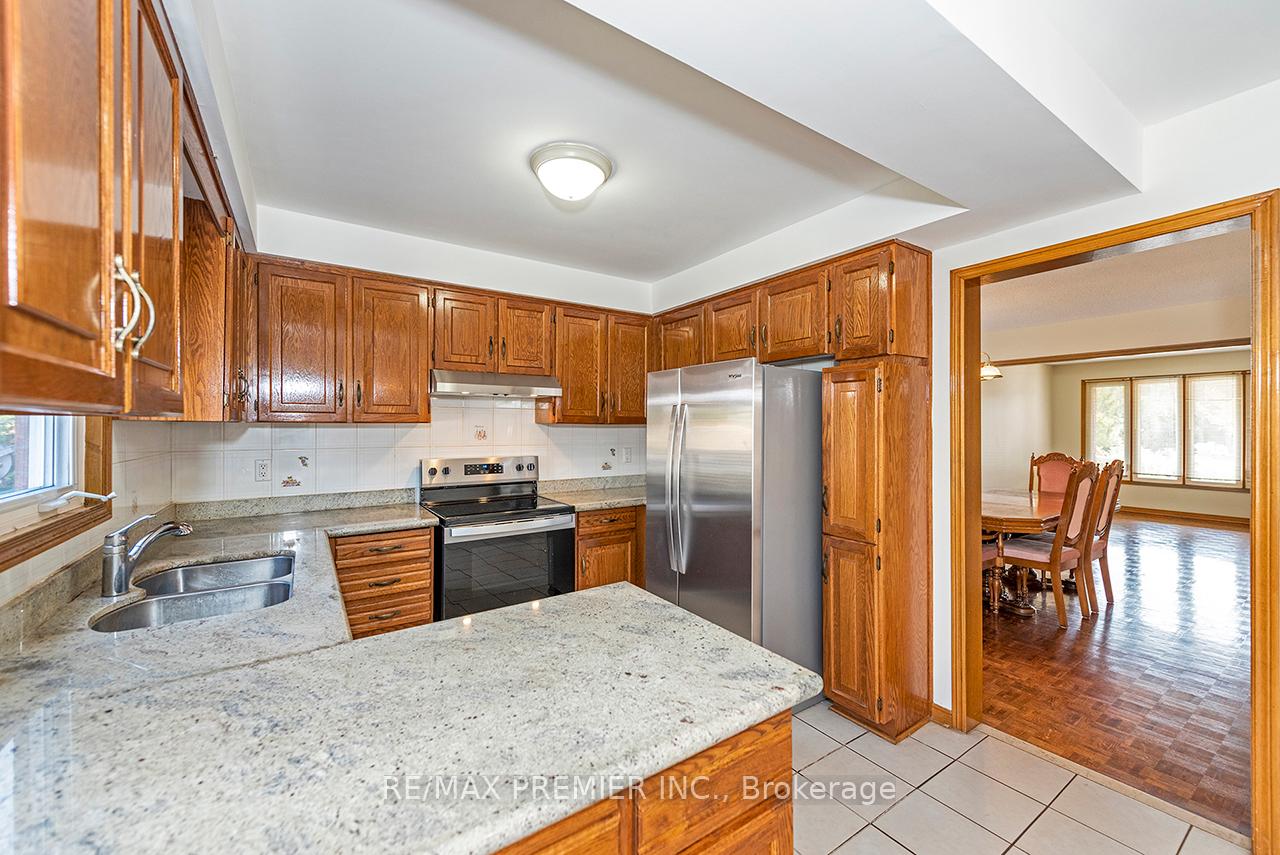 Photo 11 of 36 Castlehill Road, Vaughan, Maple — HOMEH