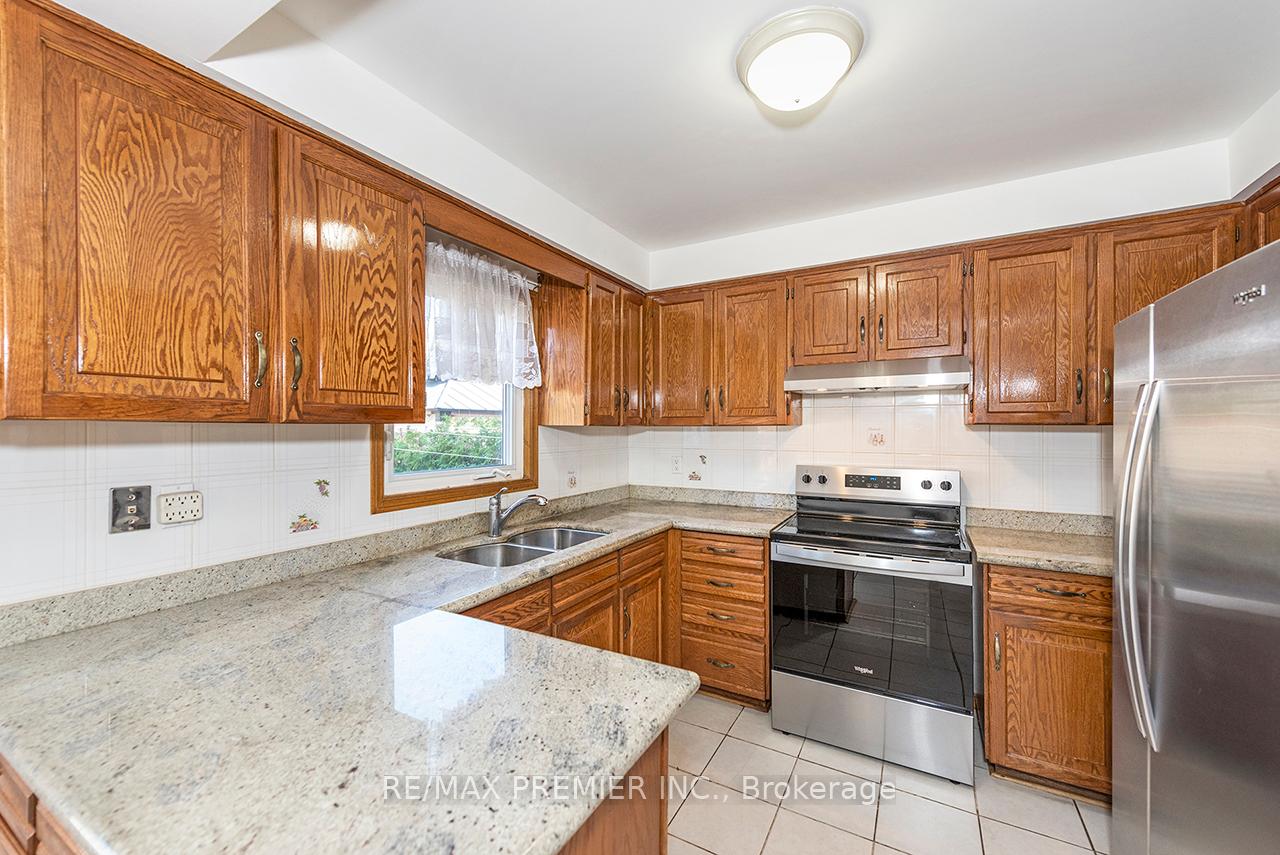 Photo 13 of 36 Castlehill Road, Vaughan, Maple — HOMEH