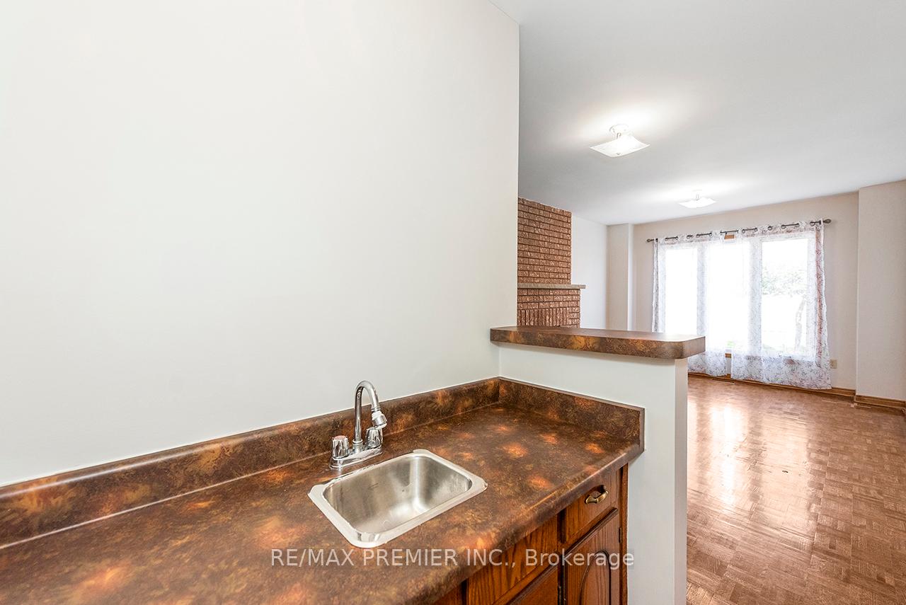 Photo 18 of 36 Castlehill Road, Vaughan, Maple — HOMEH