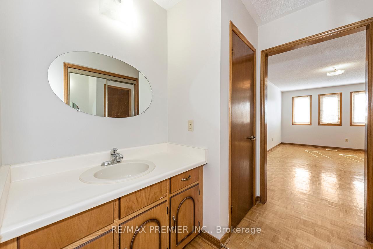 Photo 23 of 36 Castlehill Road, Vaughan, Maple — HOMEH