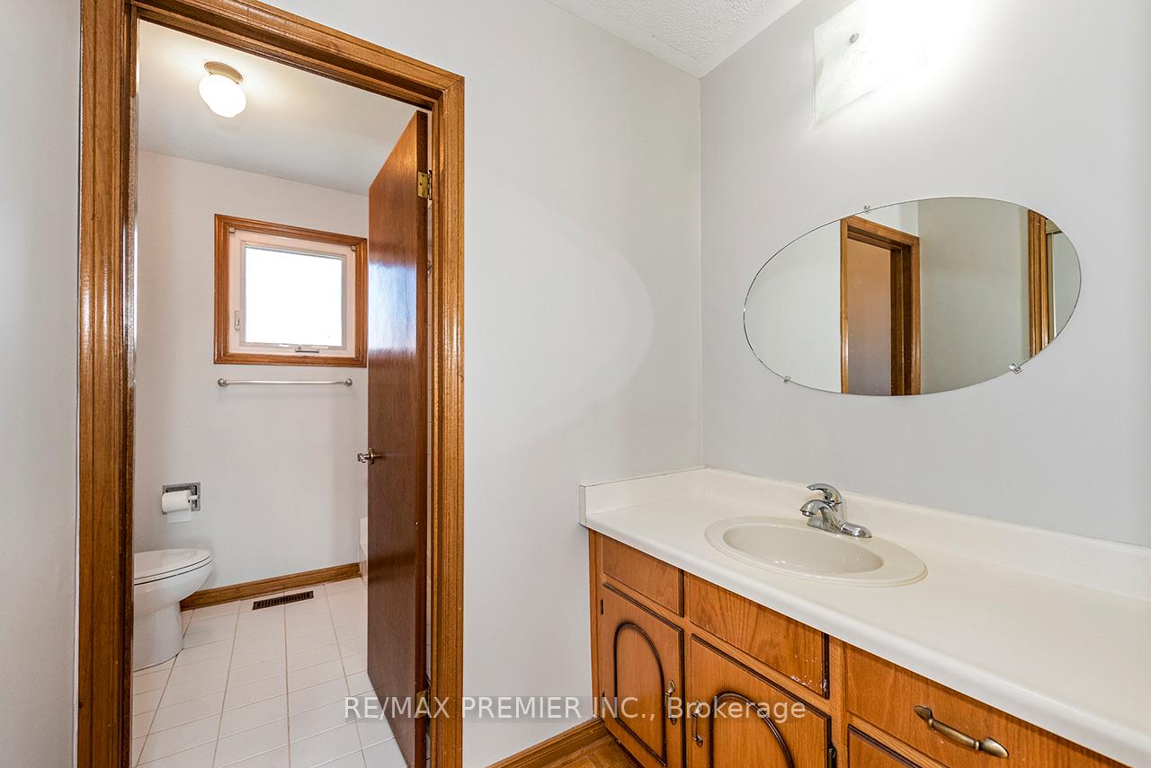 Photo 24 of 36 Castlehill Road, Vaughan, Maple — HOMEH