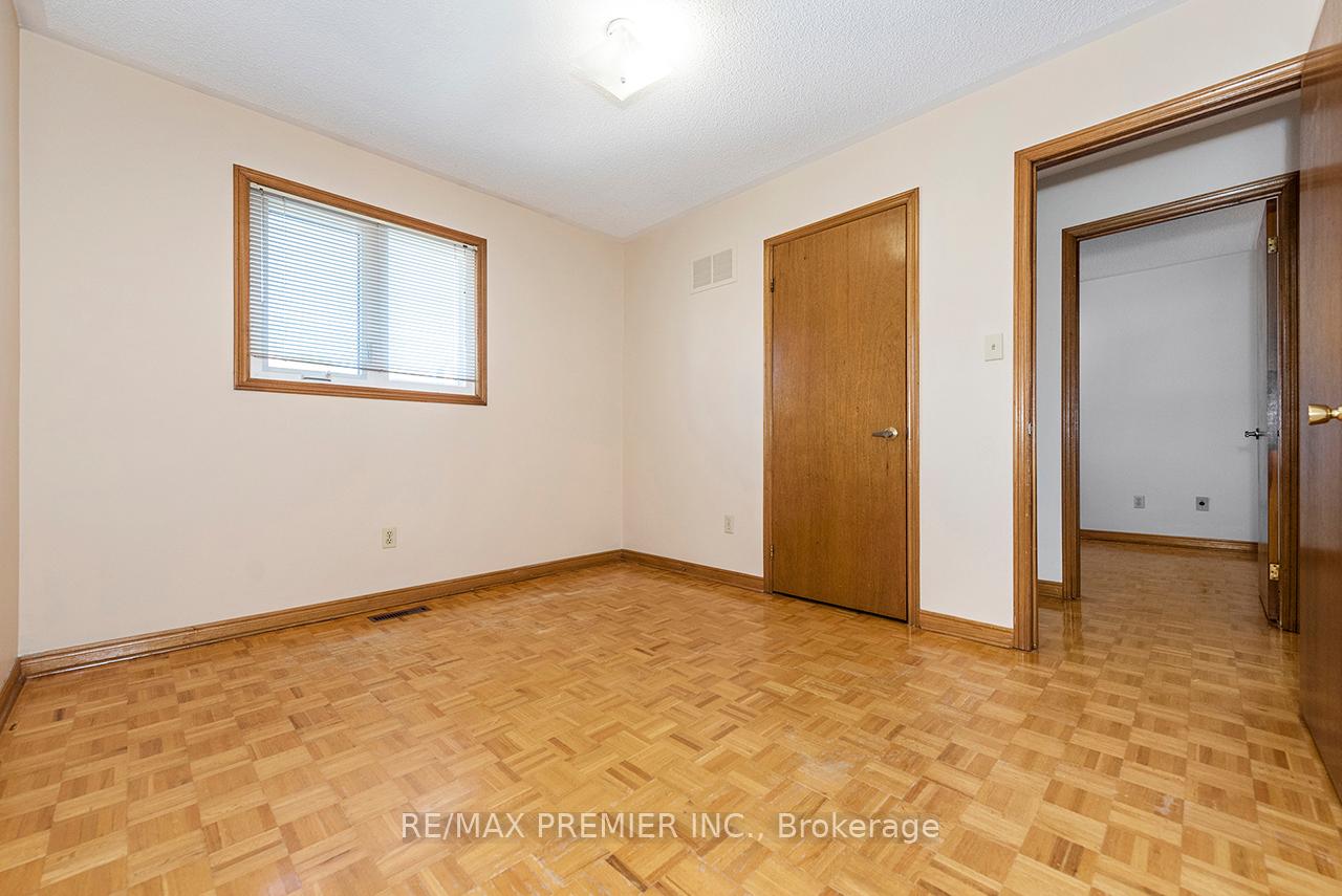Photo 27 of 36 Castlehill Road, Vaughan, Maple — HOMEH