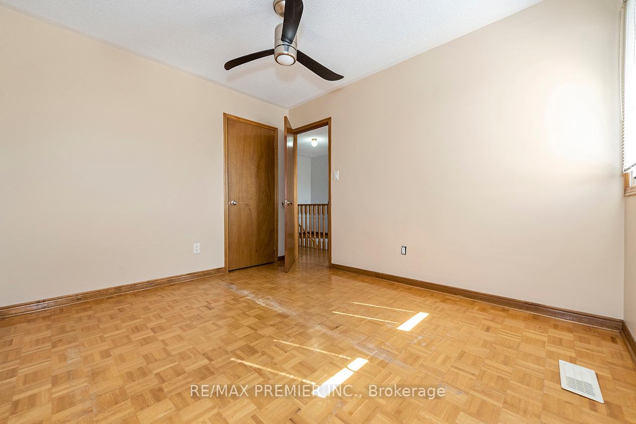 Photo 34 of 36 Castlehill Road, Vaughan, Maple — HOMEH