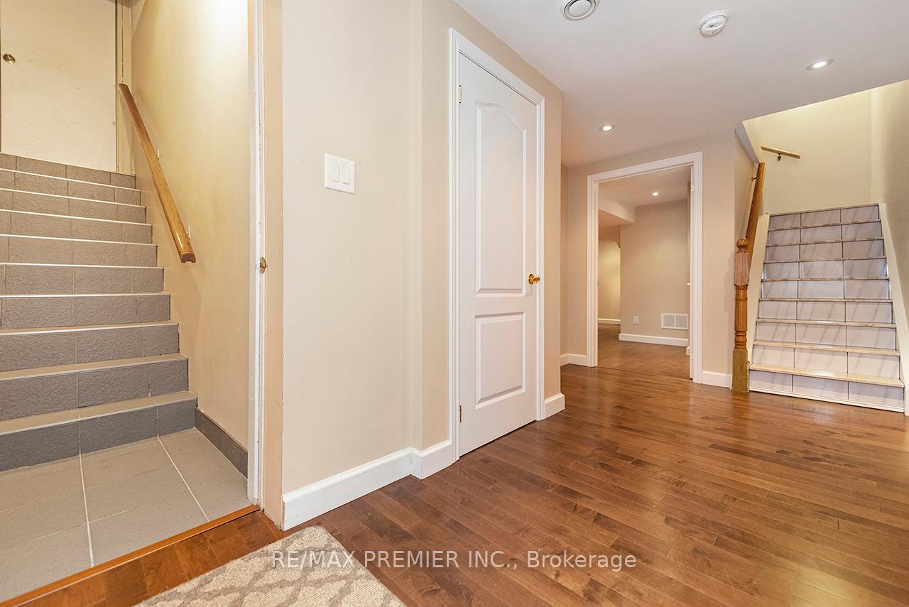 Photo 38 of 36 Castlehill Road, Vaughan, Maple — HOMEH