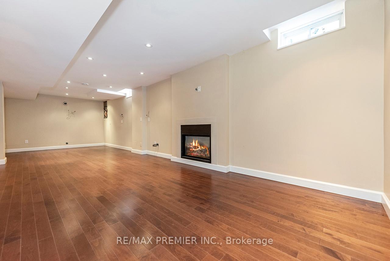 Photo 40 of 36 Castlehill Road, Vaughan, Maple — HOMEH