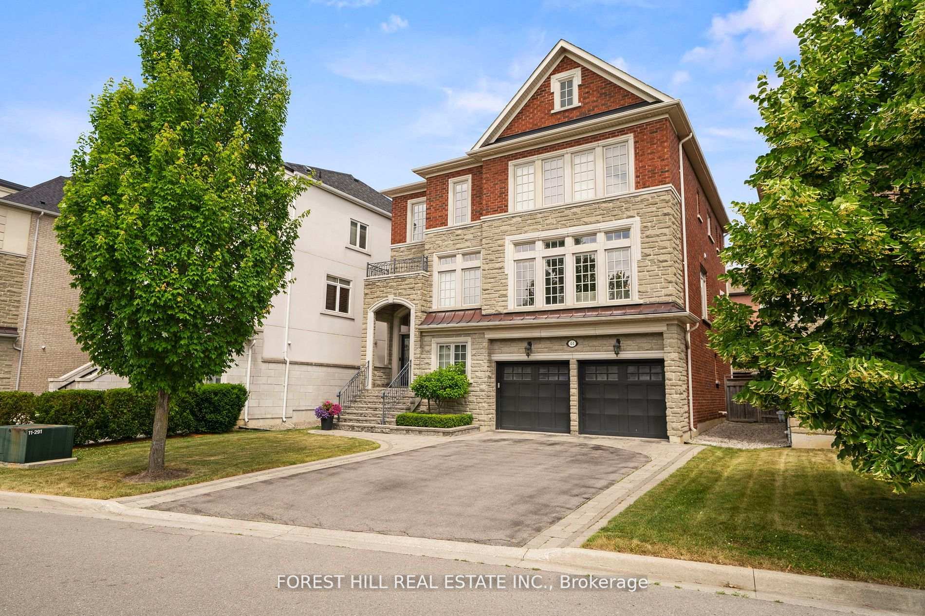 Front of 44 Chaiwood Court