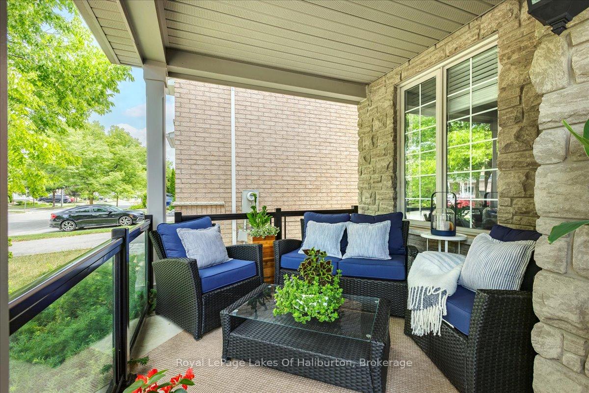 Photo 3 of 206 Birkshire Drive, Aurora, Bayview Wellington — HOMEH