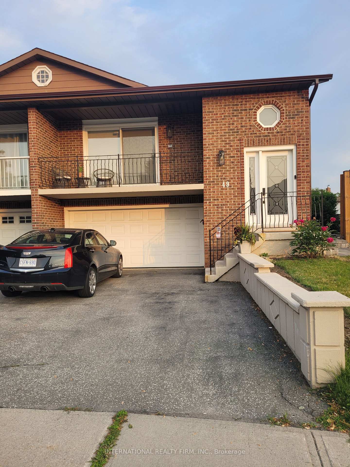 Photo 1 of 49 Avon Crescent, Vaughan, East Woodbridge — HOMEH