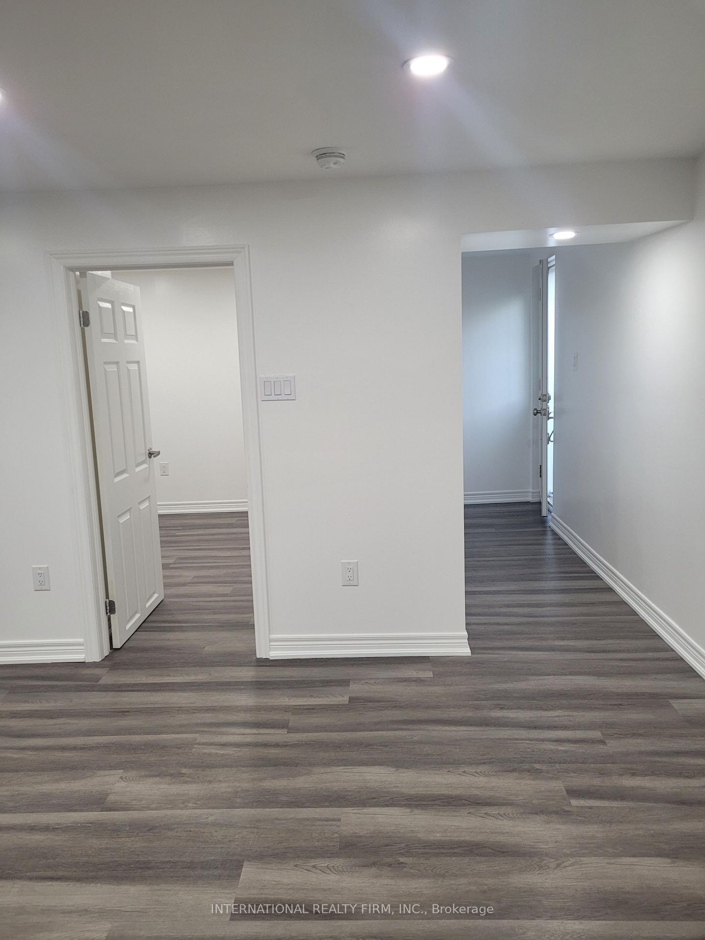 Photo 4 of 49 Avon Crescent, Vaughan, East Woodbridge — HOMEH