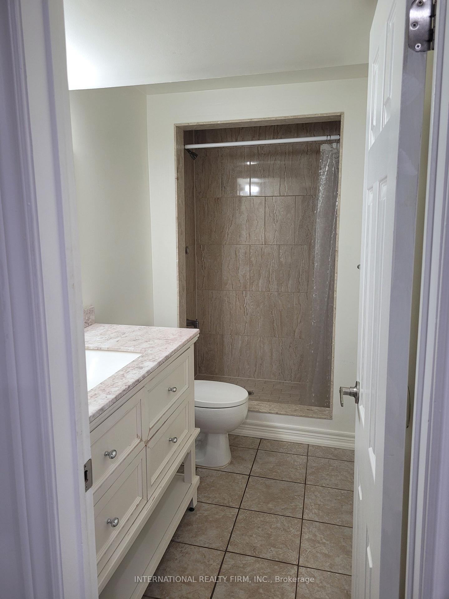 Photo 6 of 49 Avon Crescent, Vaughan, East Woodbridge — HOMEH
