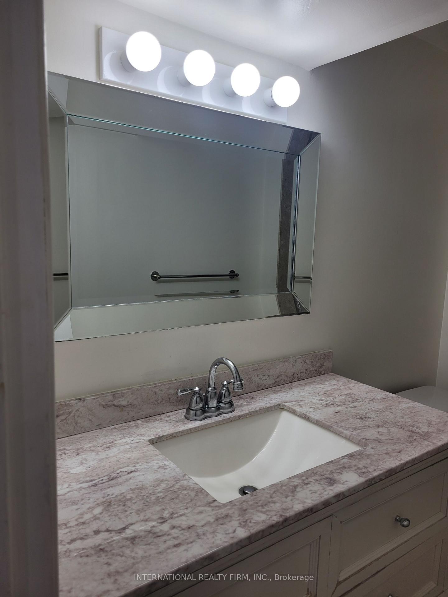 Photo 7 of 49 Avon Crescent, Vaughan, East Woodbridge — HOMEH