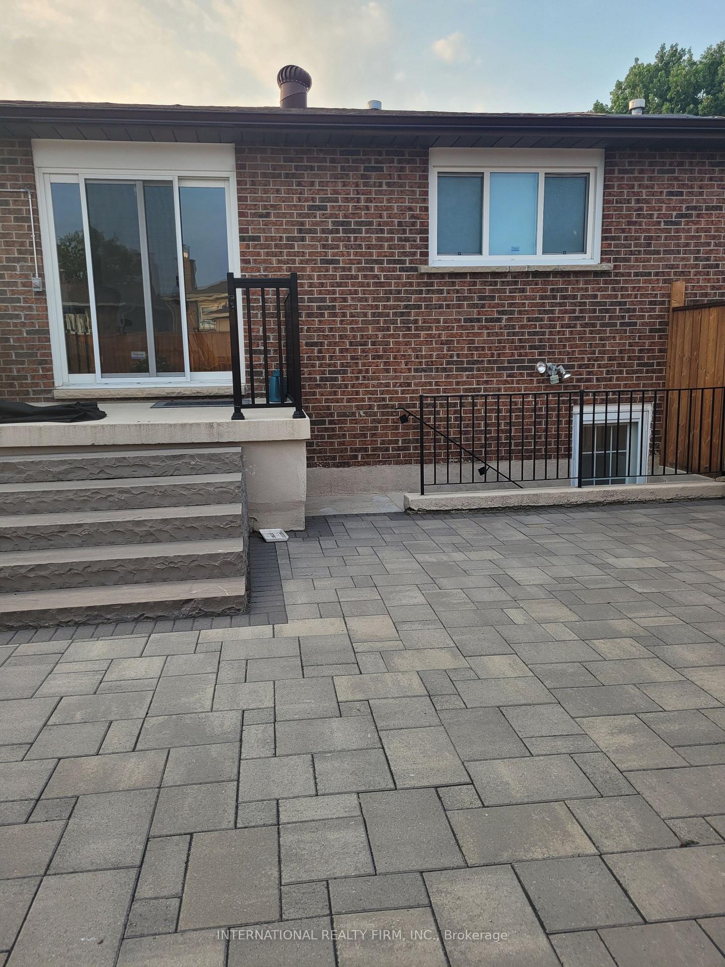 Photo 8 of 49 Avon Crescent, Vaughan, East Woodbridge — HOMEH
