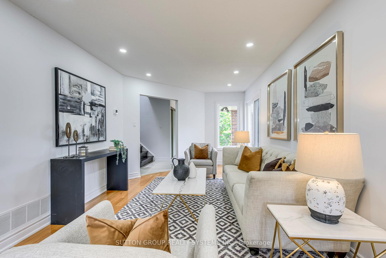 Photo 7 of 207 Winding Lane, Vaughan, Crestwood-Springfarm-Yorkhill — HOMEH