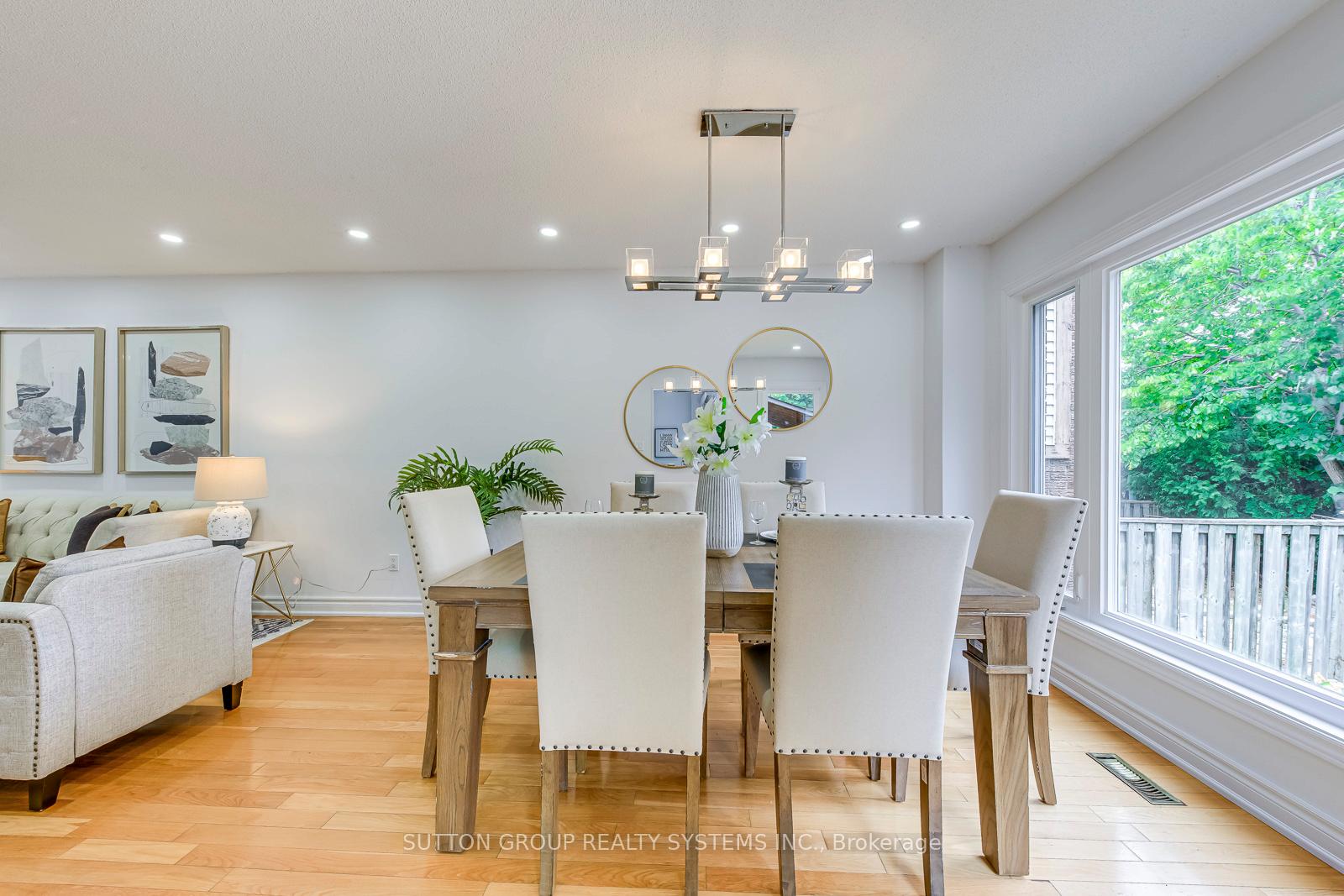 Photo 10 of 207 Winding Lane, Vaughan, Crestwood-Springfarm-Yorkhill — HOMEH