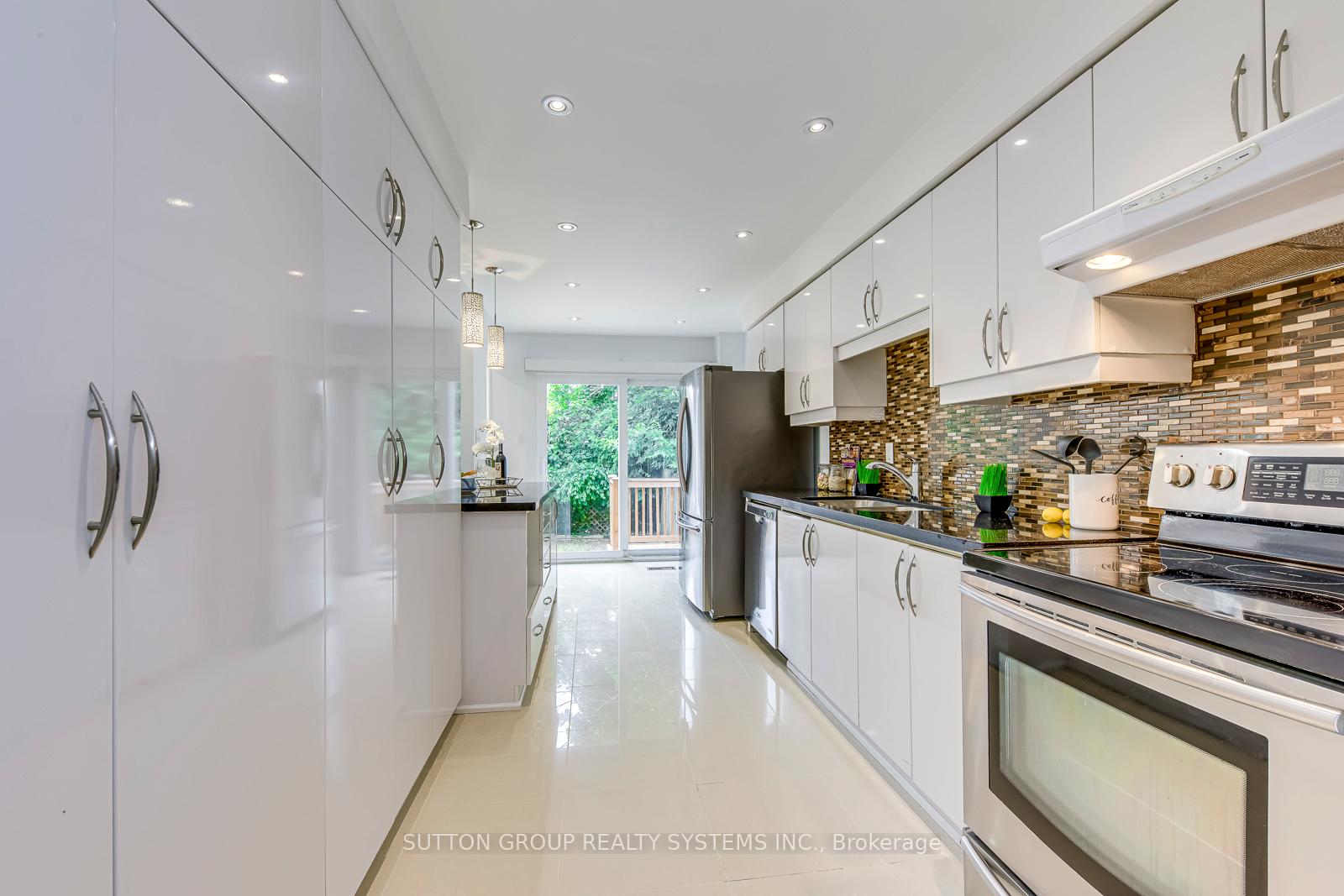 Photo 11 of 207 Winding Lane, Vaughan, Crestwood-Springfarm-Yorkhill — HOMEH