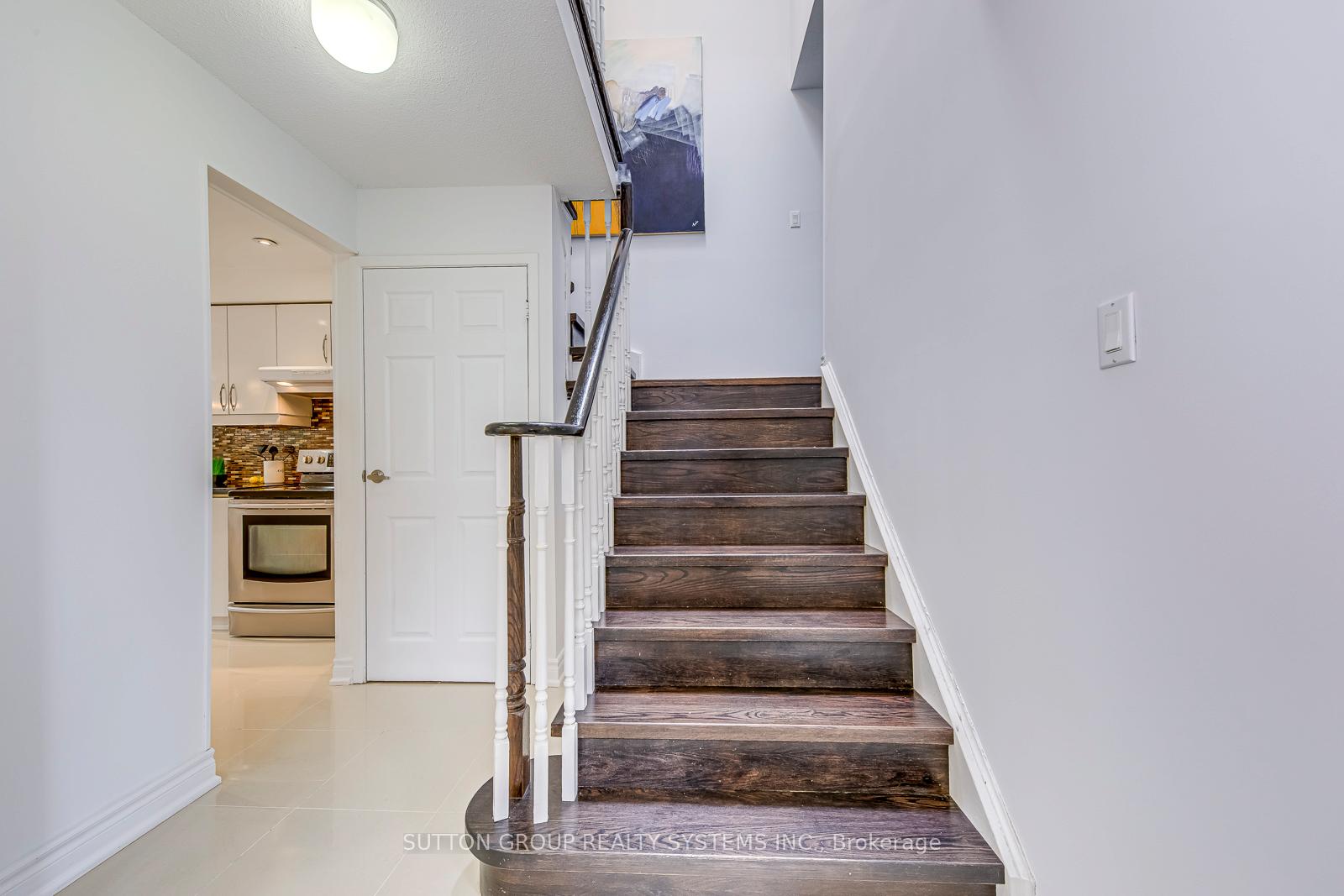 Photo 17 of 207 Winding Lane, Vaughan, Crestwood-Springfarm-Yorkhill — HOMEH