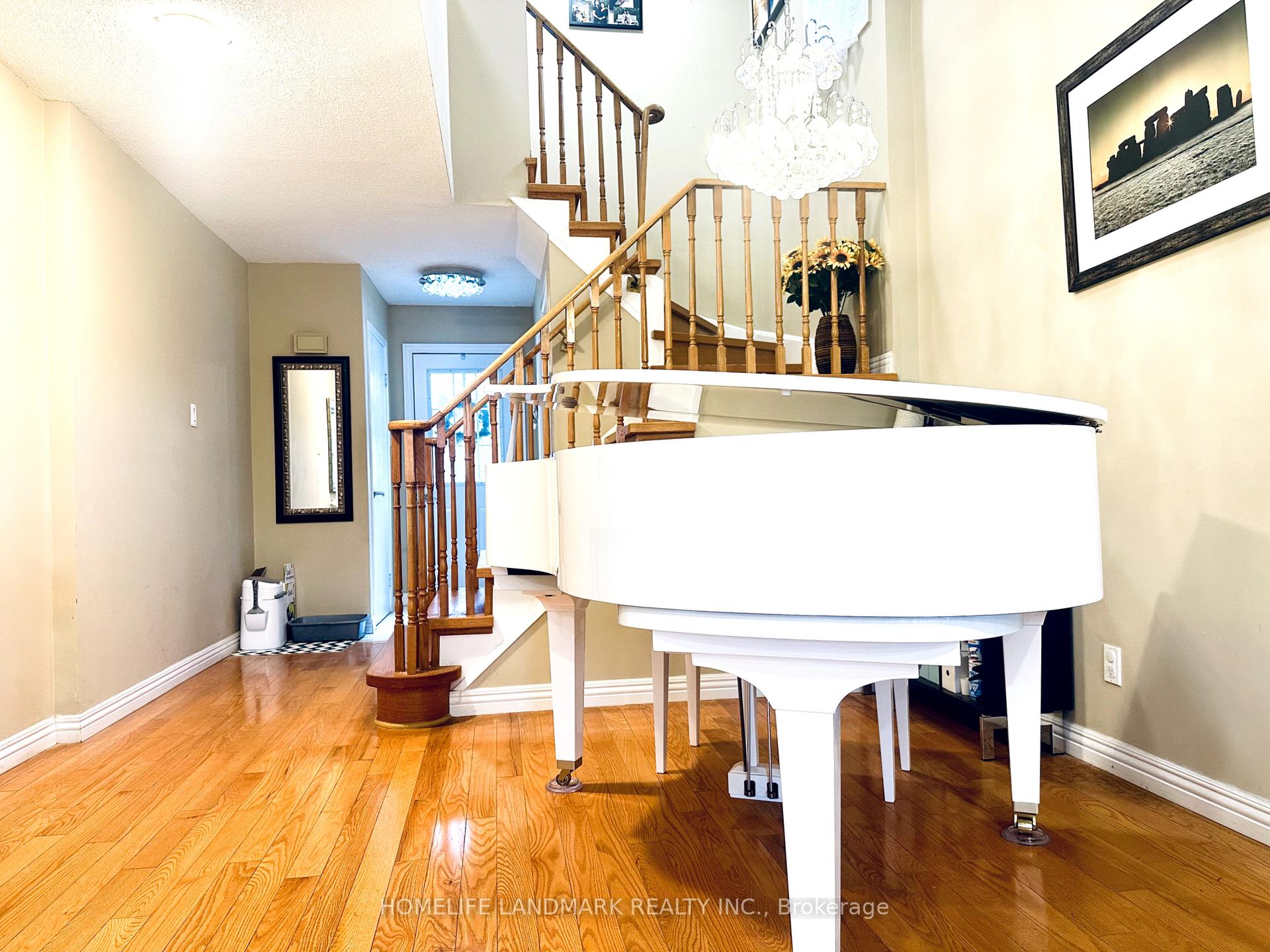 Photo 5 of 67 Foxglove Court, Markham, Unionville — HOMEH