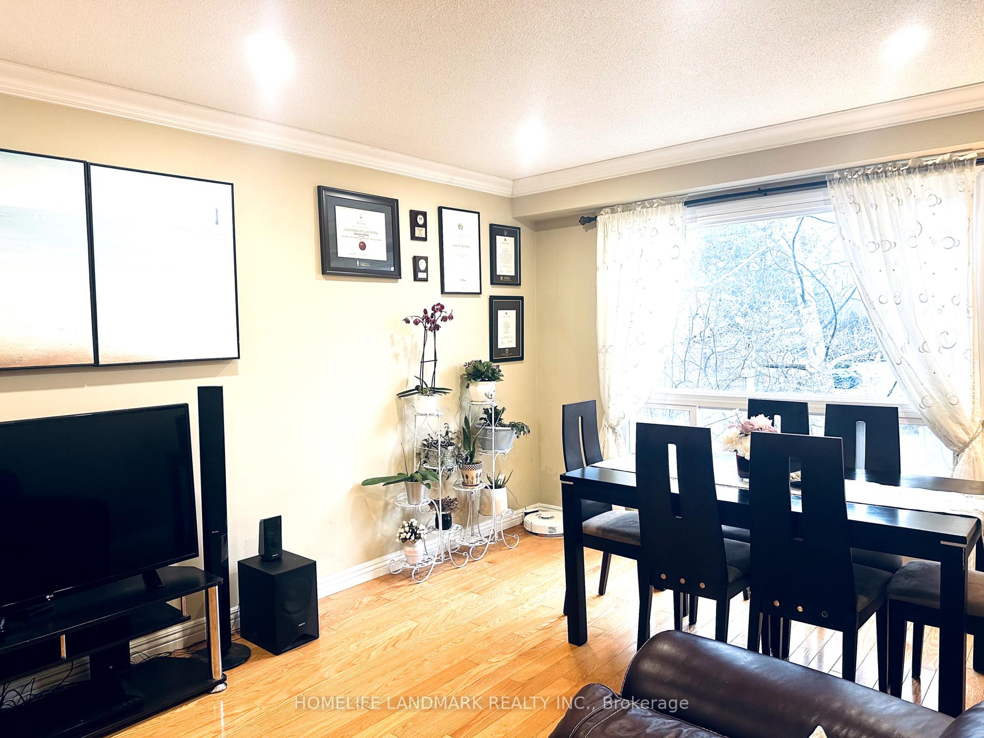 Photo 8 of 67 Foxglove Court, Markham, Unionville — HOMEH