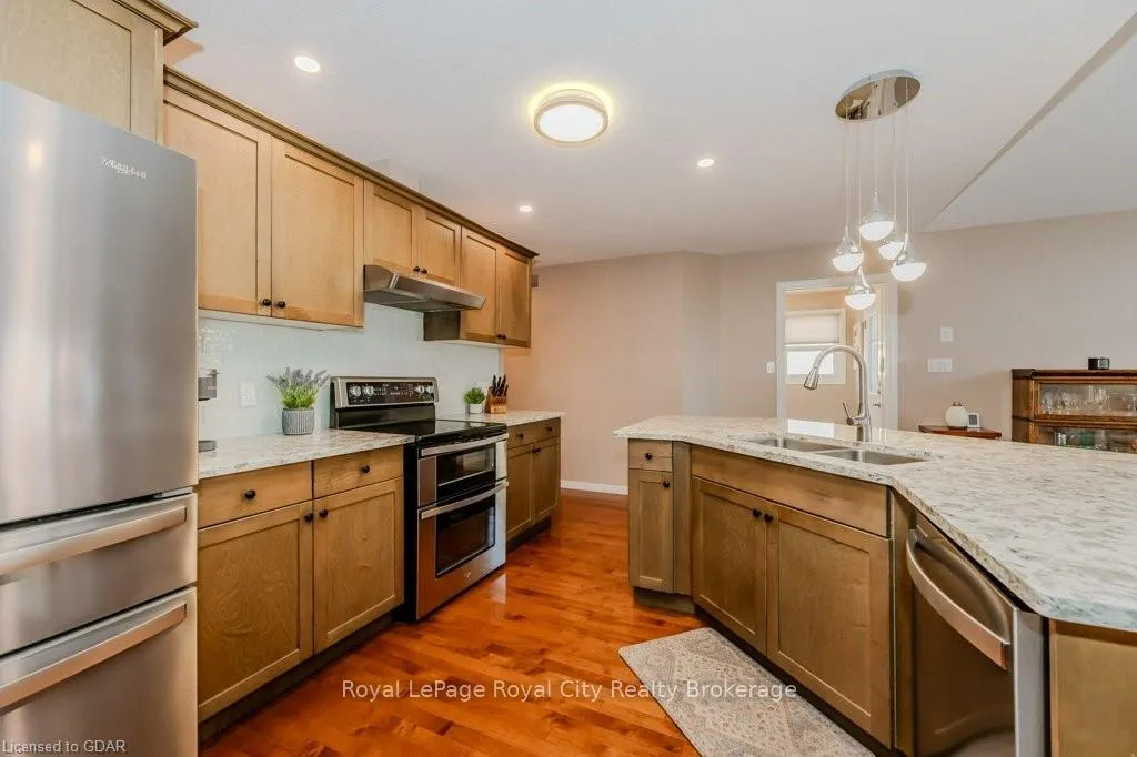 Photo 11 of Unit 13, 461 Columbia Street W, Waterloo, Upper Beechwood — HOMEH