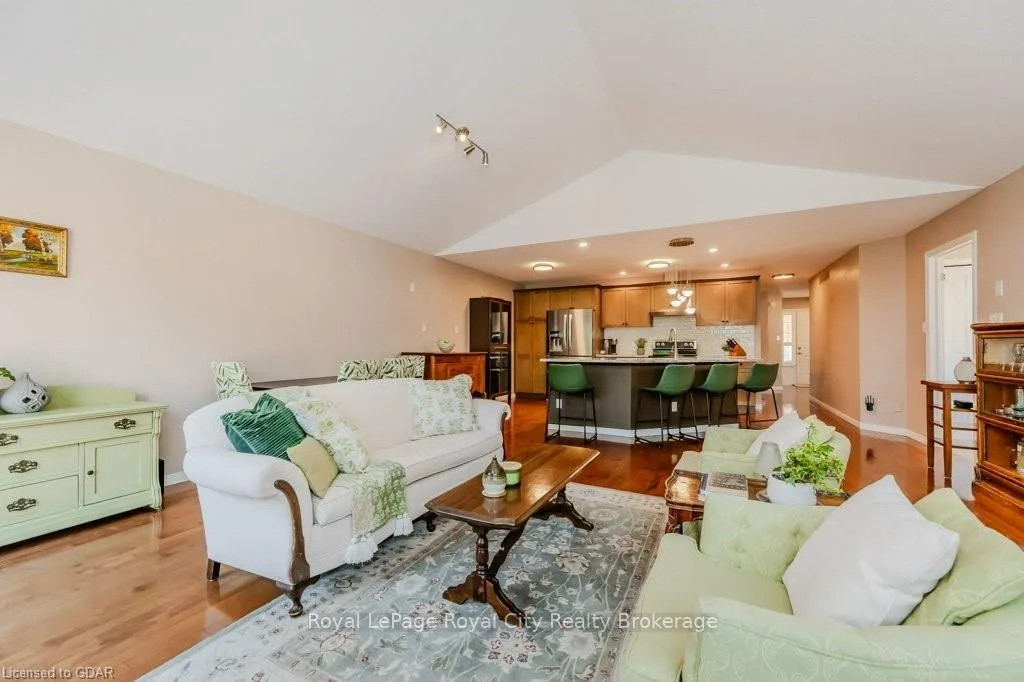 Photo 15 of Unit 13, 461 Columbia Street W, Waterloo, Upper Beechwood — HOMEH