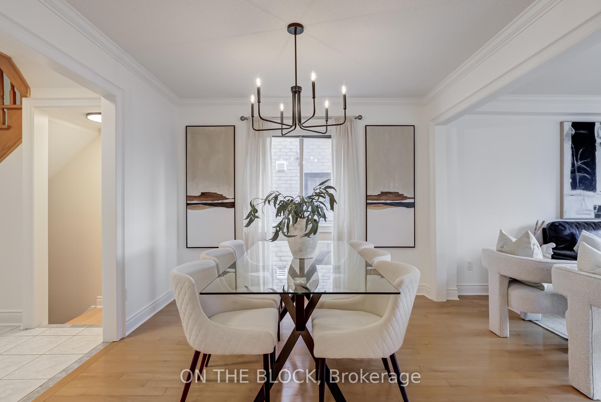 Photo 3 of 213 Rosanna Crescent, Vaughan, Maple — HOMEH