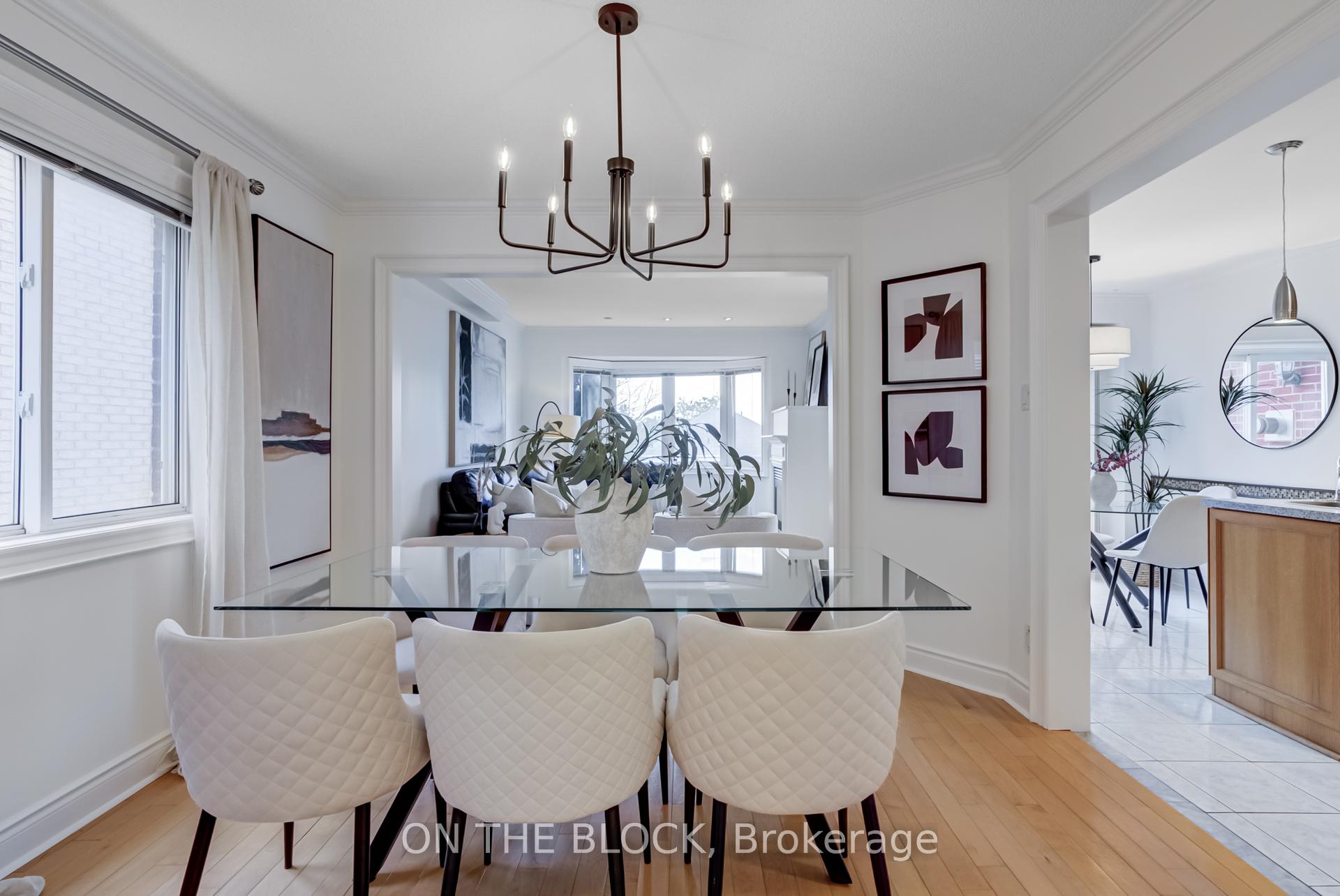 Photo 4 of 213 Rosanna Crescent, Vaughan, Maple — HOMEH