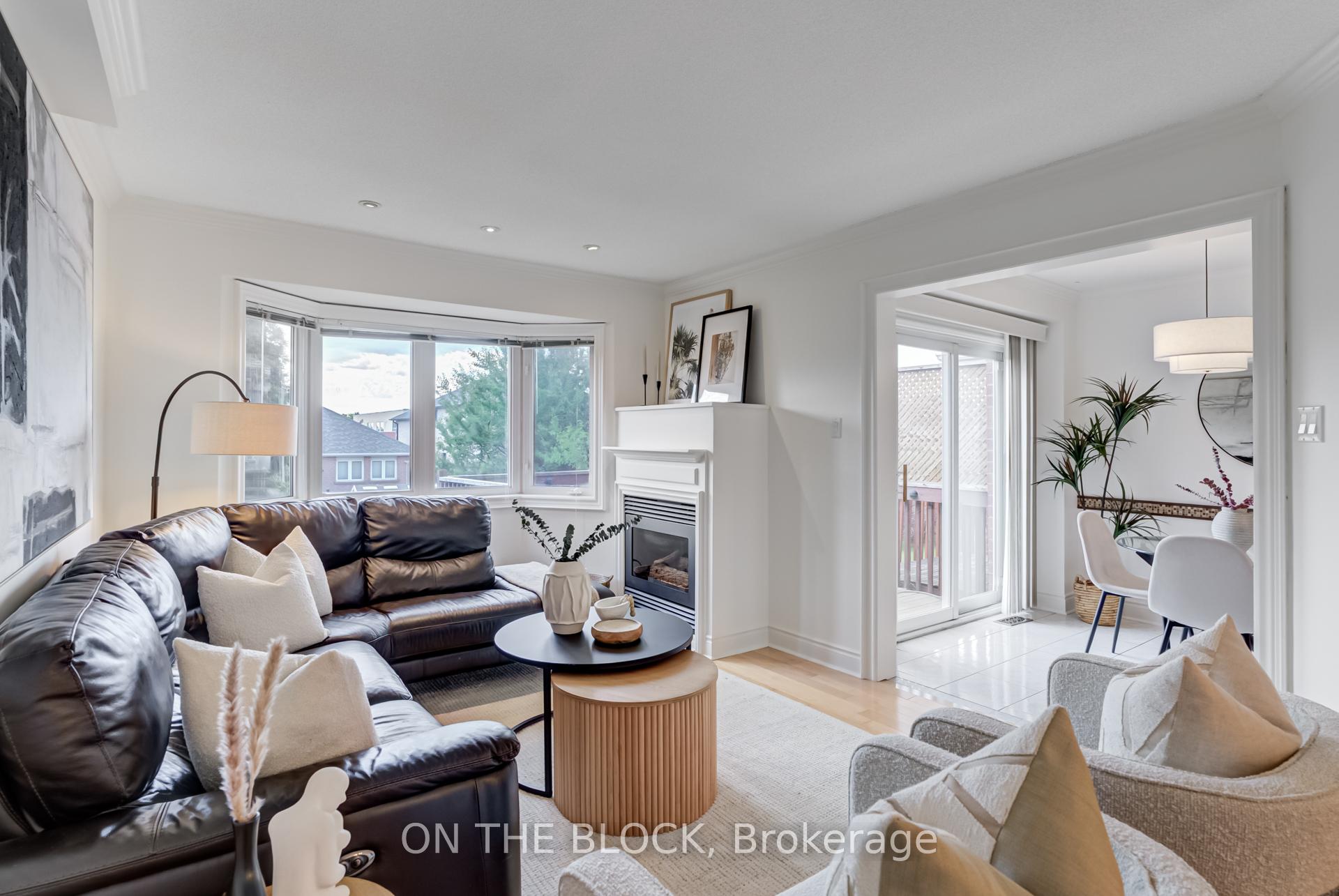 Photo 5 of 213 Rosanna Crescent, Vaughan, Maple — HOMEH