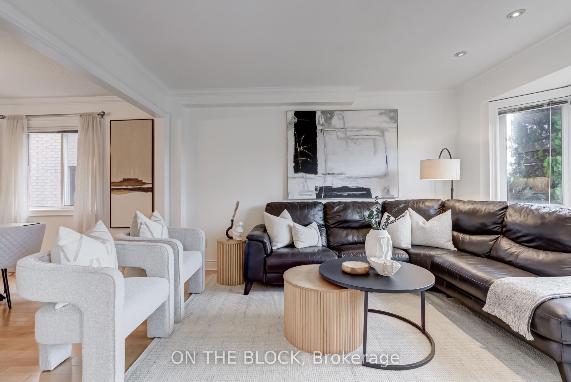 Photo 7 of 213 Rosanna Crescent, Vaughan, Maple — HOMEH