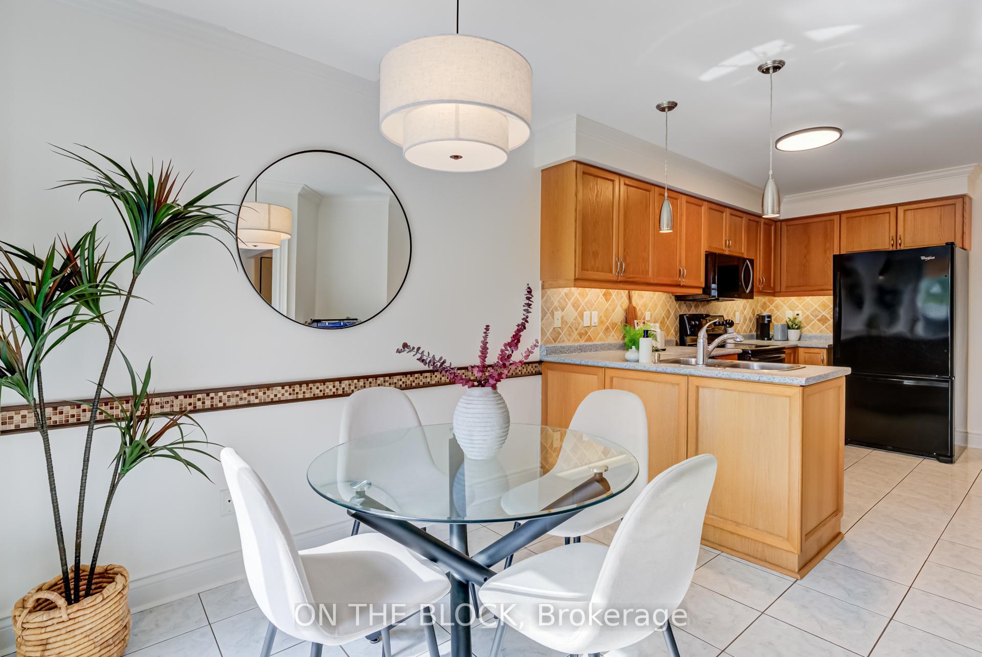 Photo 9 of 213 Rosanna Crescent, Vaughan, Maple — HOMEH
