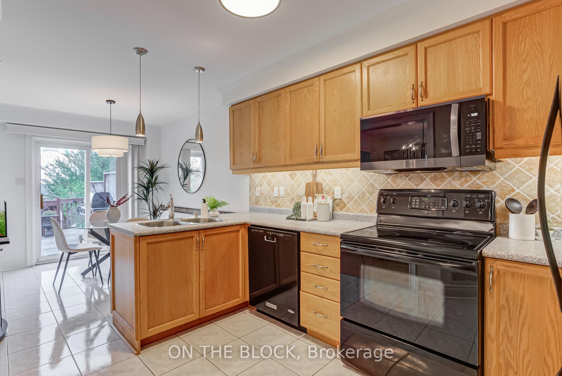 Photo 14 of 213 Rosanna Crescent, Vaughan, Maple — HOMEH