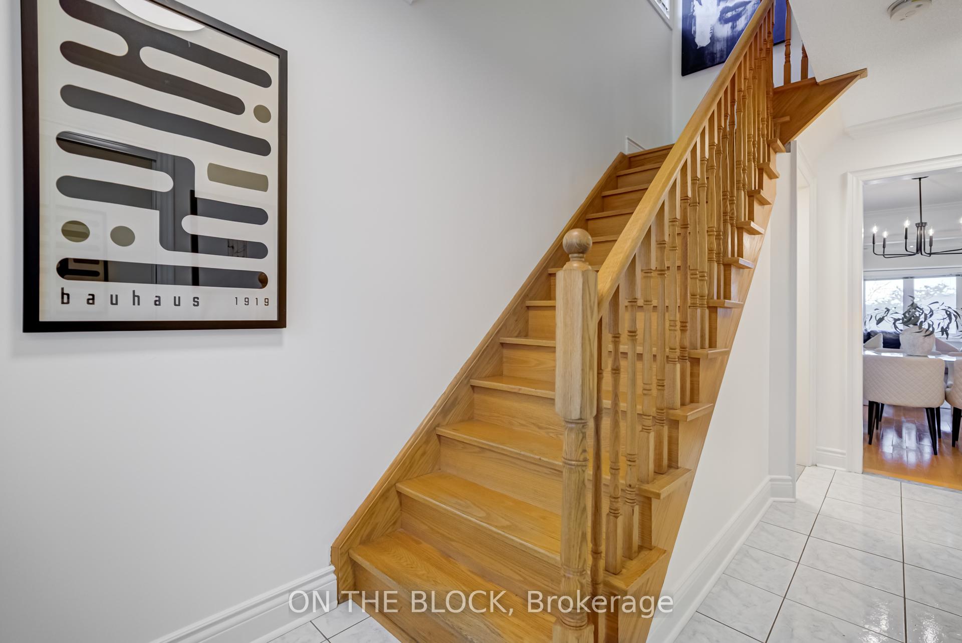 Photo 17 of 213 Rosanna Crescent, Vaughan, Maple — HOMEH