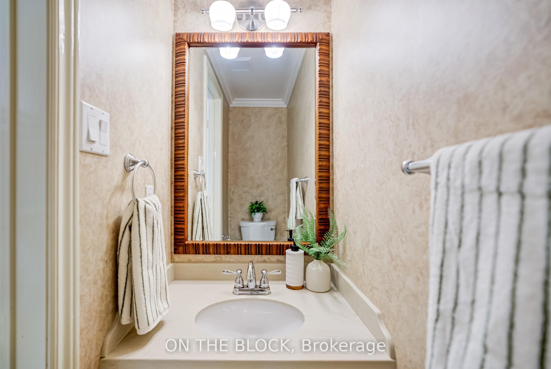 Photo 18 of 213 Rosanna Crescent, Vaughan, Maple — HOMEH