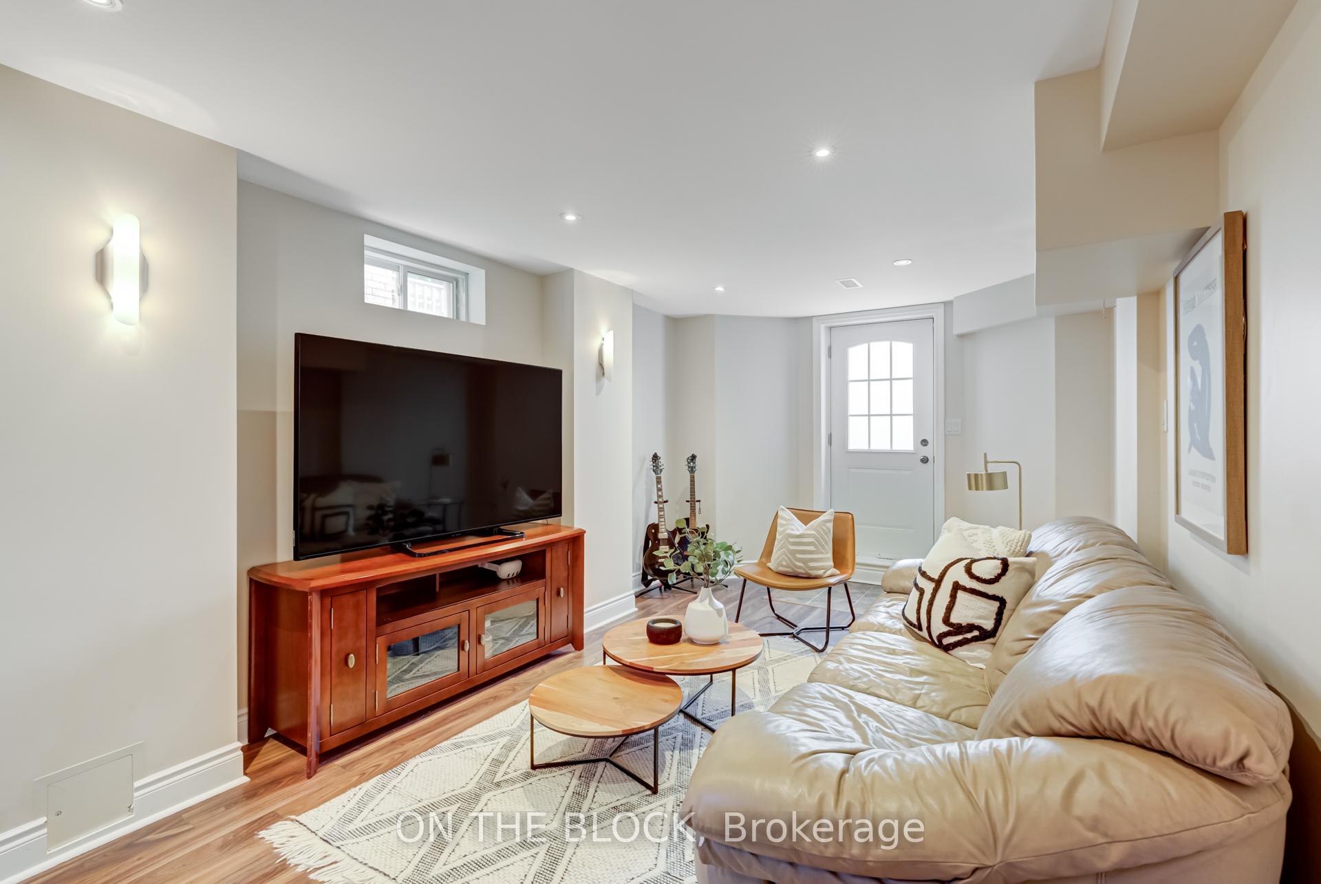 Photo 32 of 213 Rosanna Crescent, Vaughan, Maple — HOMEH
