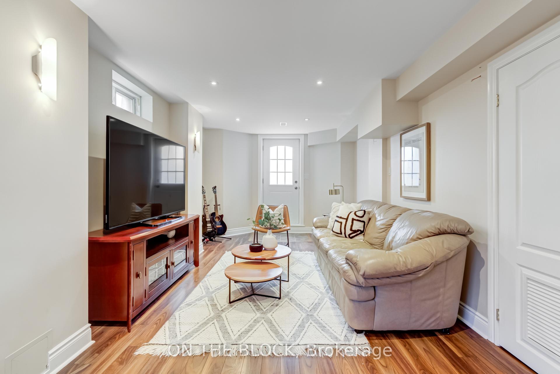 Photo 33 of 213 Rosanna Crescent, Vaughan, Maple — HOMEH