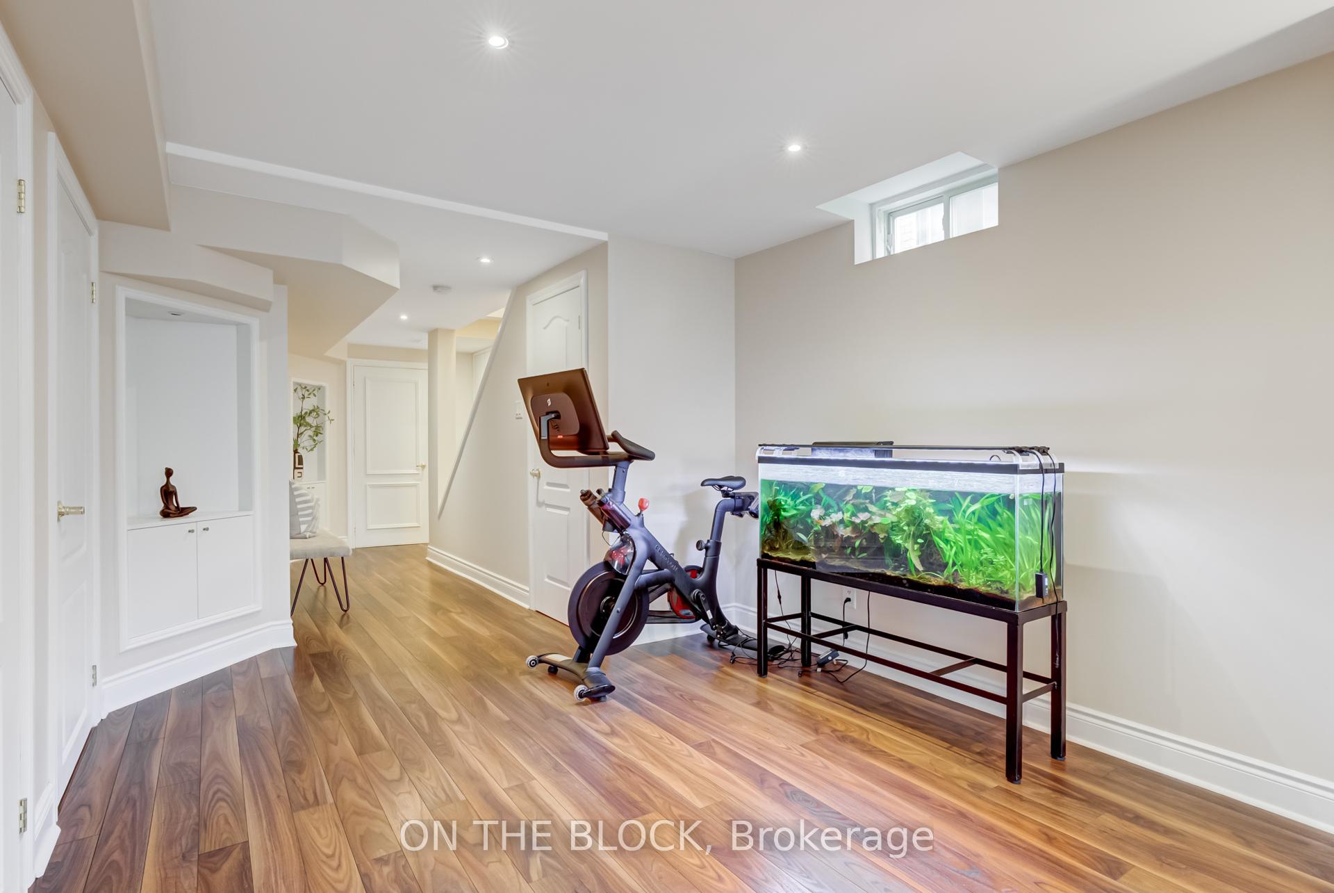 Photo 37 of 213 Rosanna Crescent, Vaughan, Maple — HOMEH